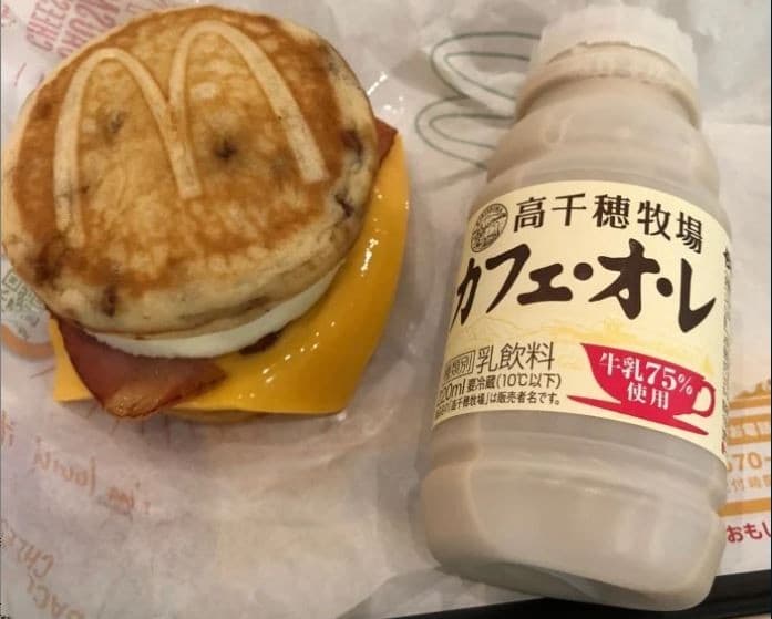 「McGriddles」系列早餐,主要是以鬆餅當外皮為主。(翻攝自Dcard論壇)
