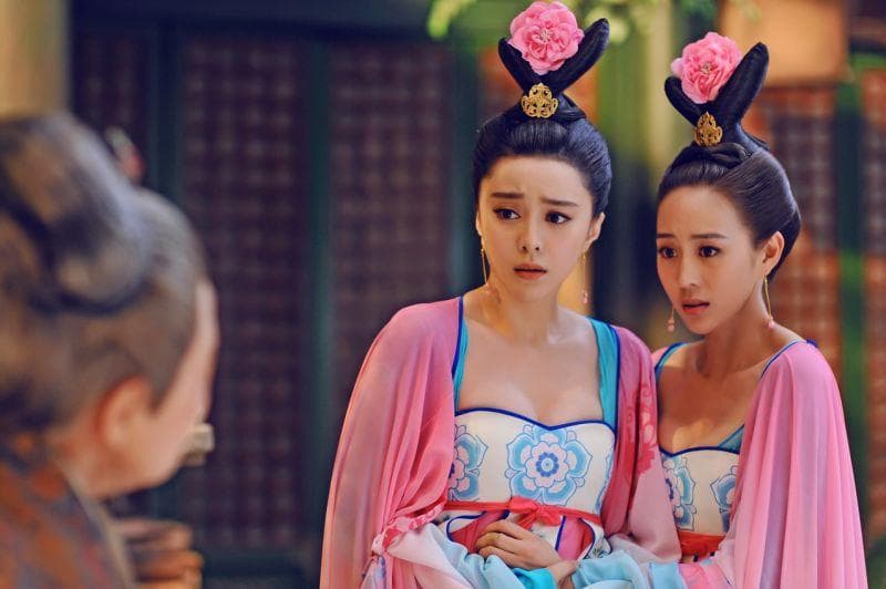 張鈞甯（右）與范冰冰（終）因合作《武媚娘傳奇》成為閨密，張鈞甯告白：「我最喜歡妳。」（中視提供）