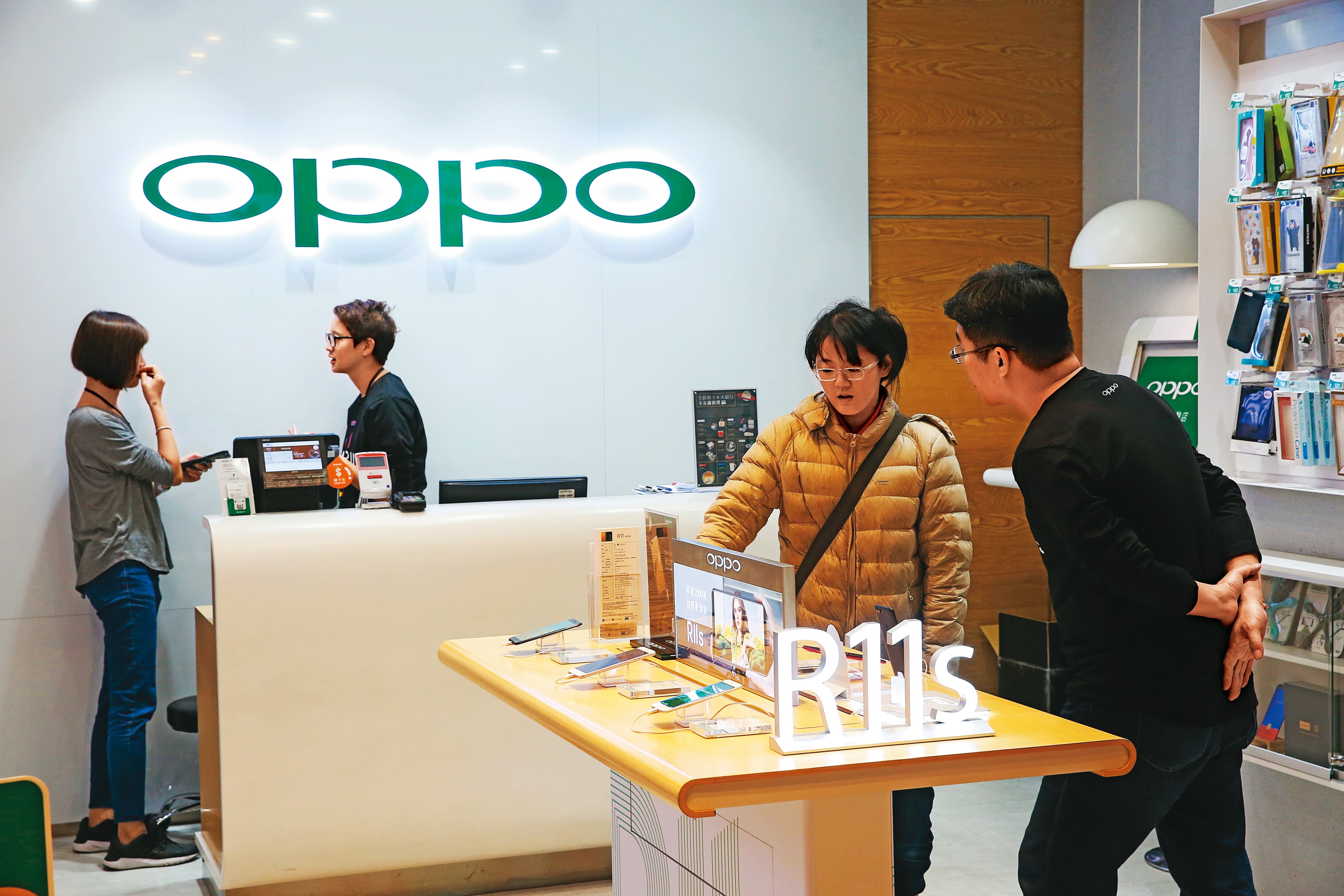 不少台廠已打入Android手機廠陣營的光學元件供應鏈,未來有望跟進蘋果獲利,如新鉅科,就拿下OPPO旗艦機Find X的3D感測鏡頭的供應商。