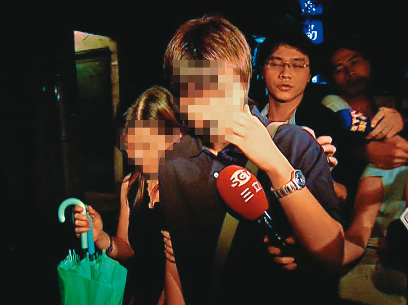 死者的兒子下班返家,發現母親氣絕身亡,立刻報警。(東森新聞提供)