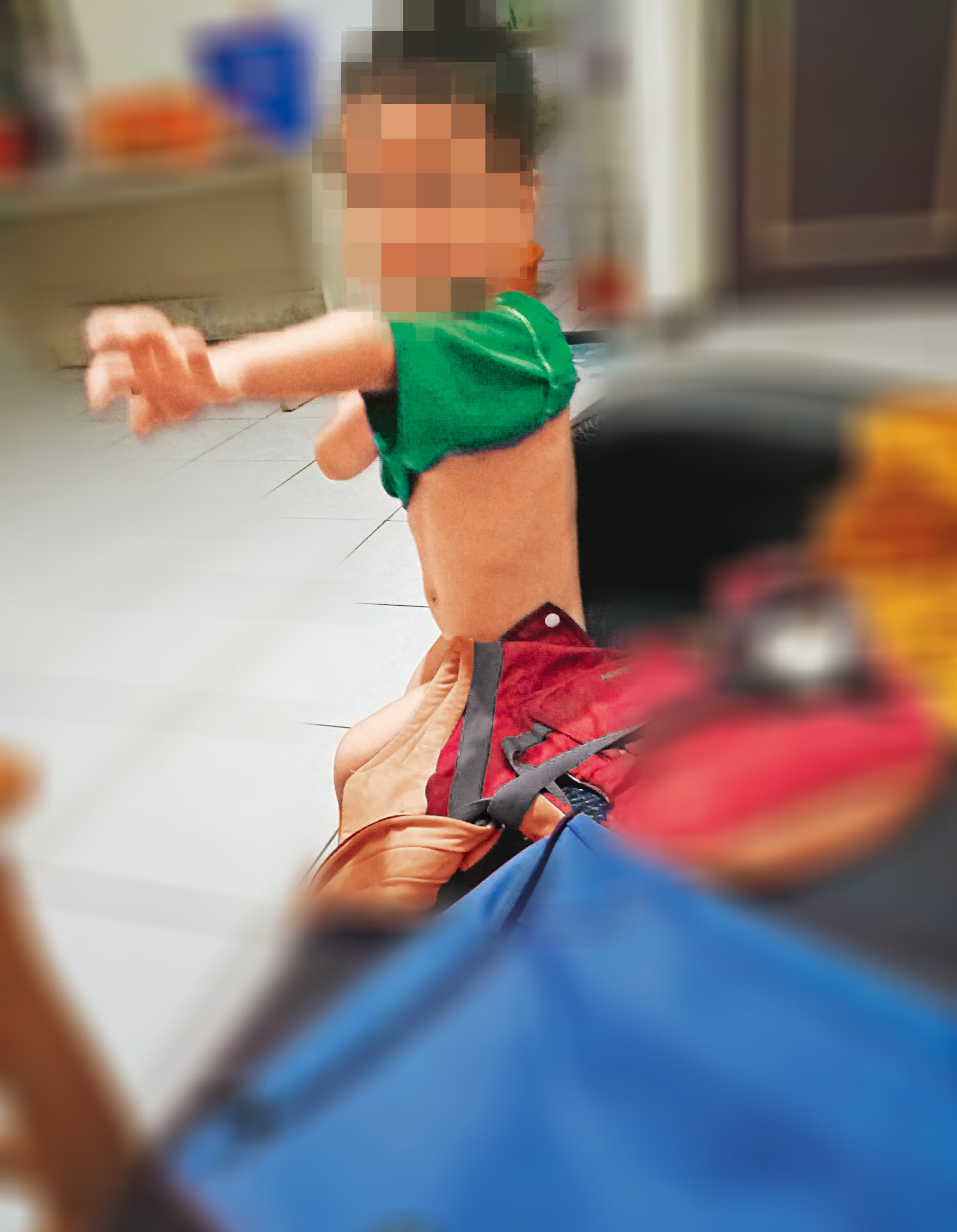 3歲男童瘦到肋骨明顯,法醫鑑定發現營養不良。圖經變裝處理。(讀者提供)