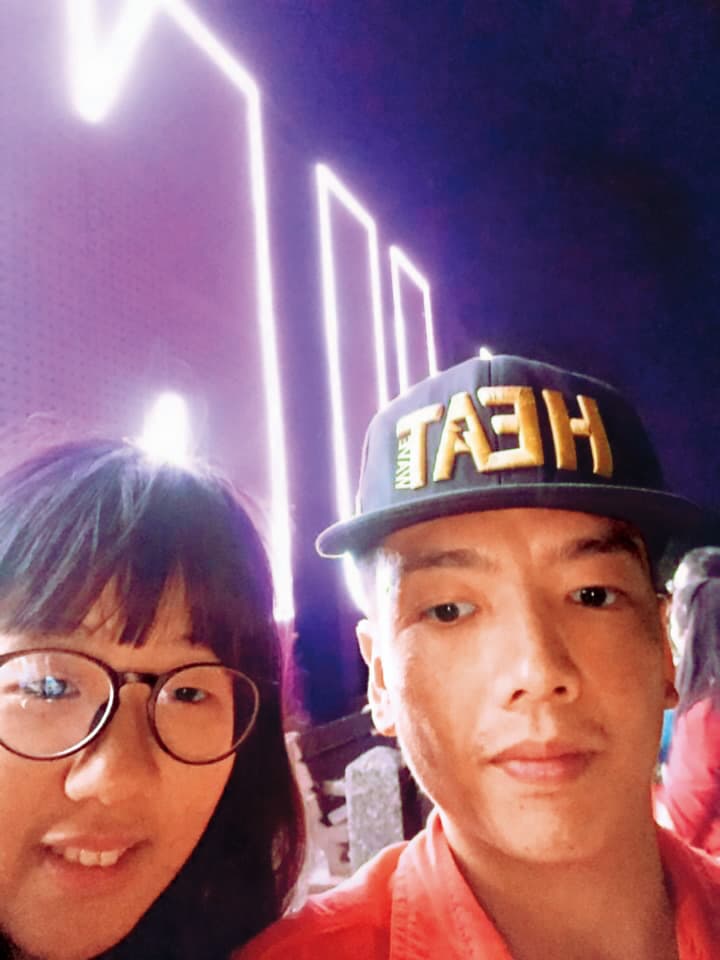 劉姓保母(左)和張姓丈夫(右)感情不錯,育有2子。(讀者提供)