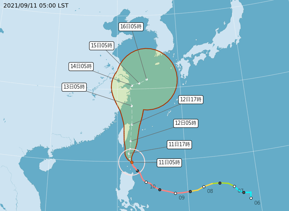 璨樹位於鵝鑾鼻的南南東方約260公里之海面上,以每小時13轉19公里速度,向北進行。(中央氣象局提供)
