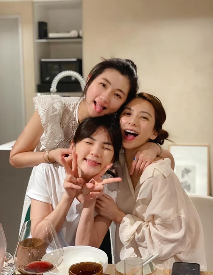 Selina、Hebe、Ella三人好感情20年始終不變。（翻攝田馥甄臉書）