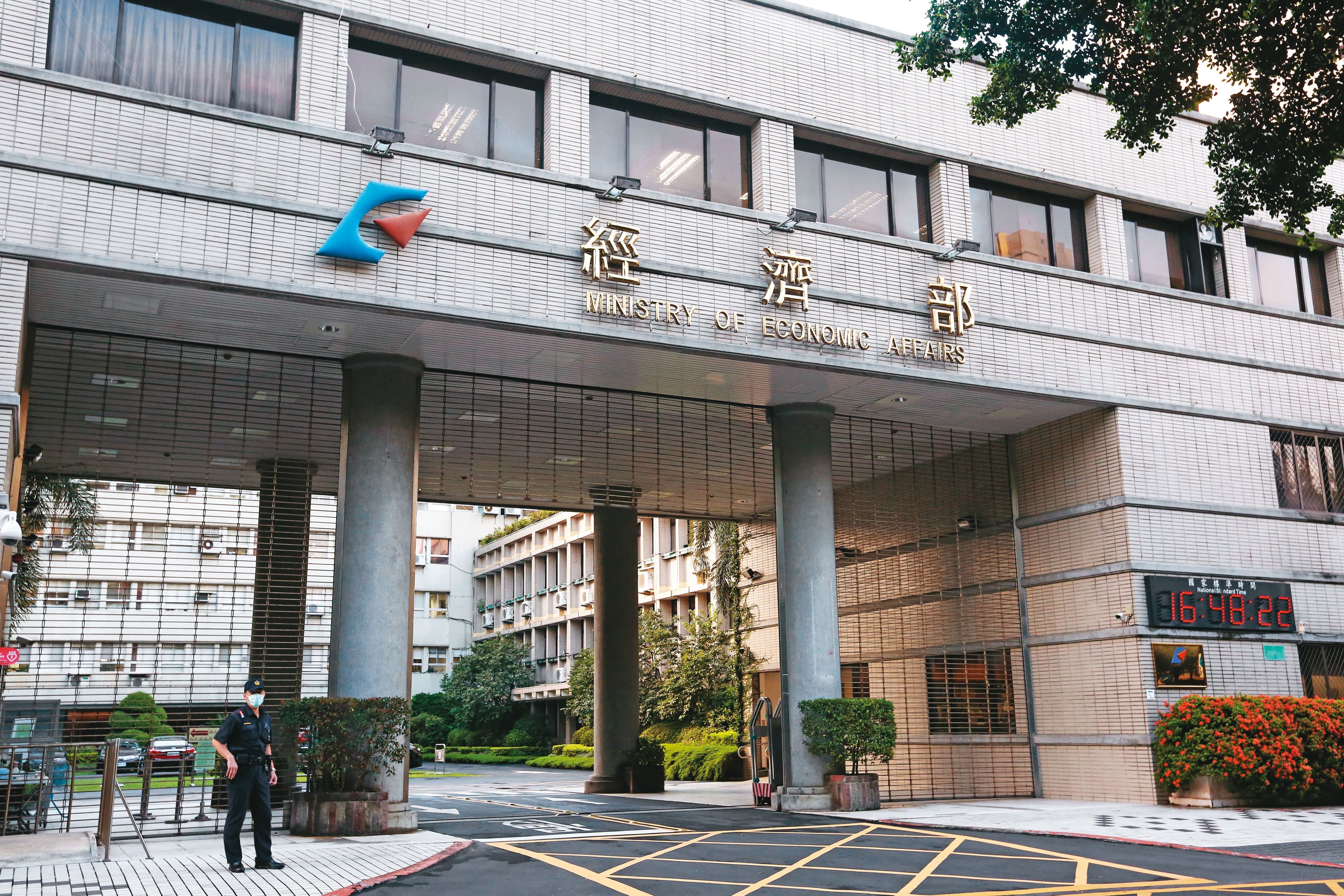 9月13日貿調會裁定東南亞4國磁磚造成國內業者損害,本土業者和進口商角力是否課稅。