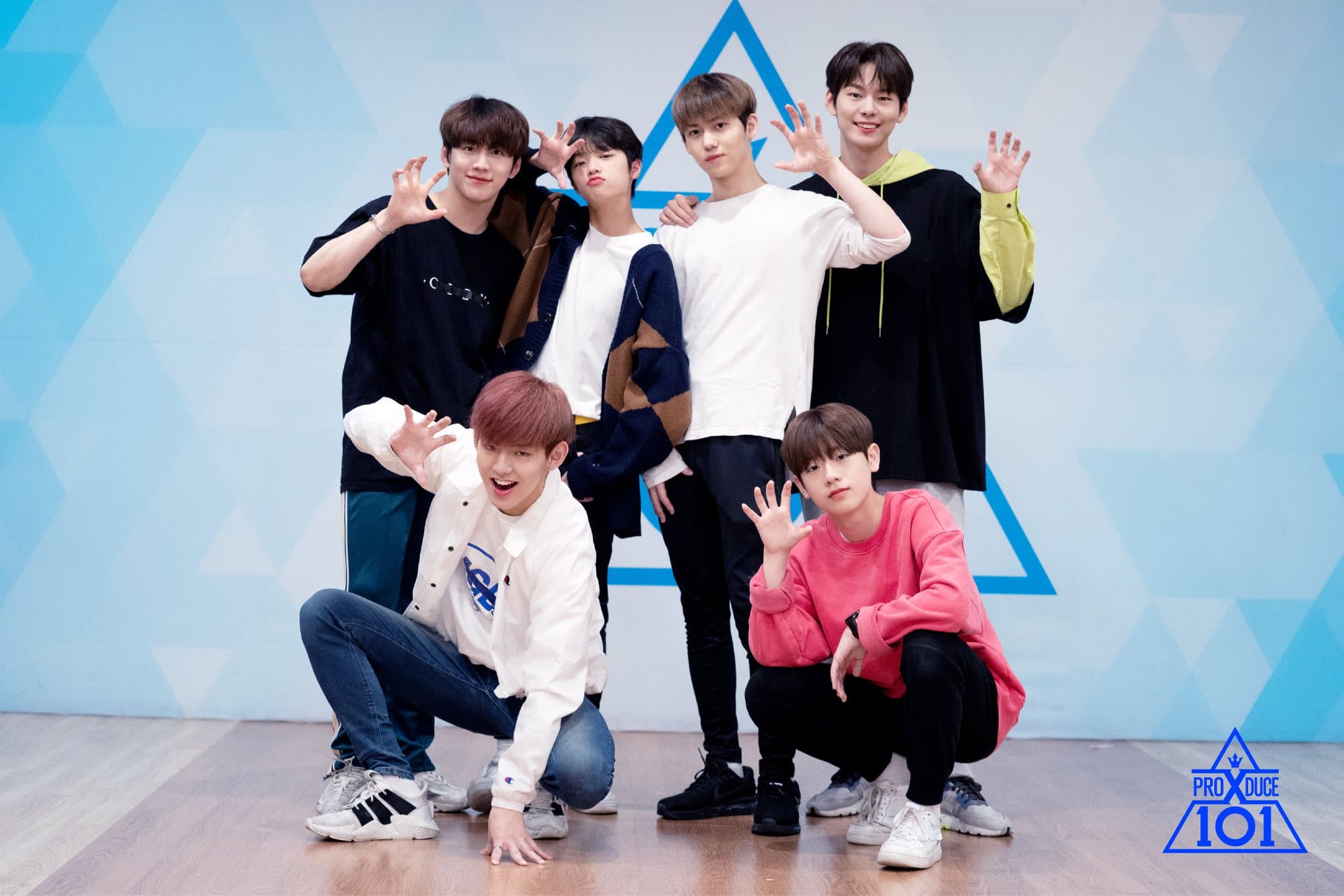 練習生金東彬(前排左)曾參加韓國選秀《PRODUCE 101》系列兩季,未出道就已小有名氣。(翻攝自《PRODUCE X 101》臉書)