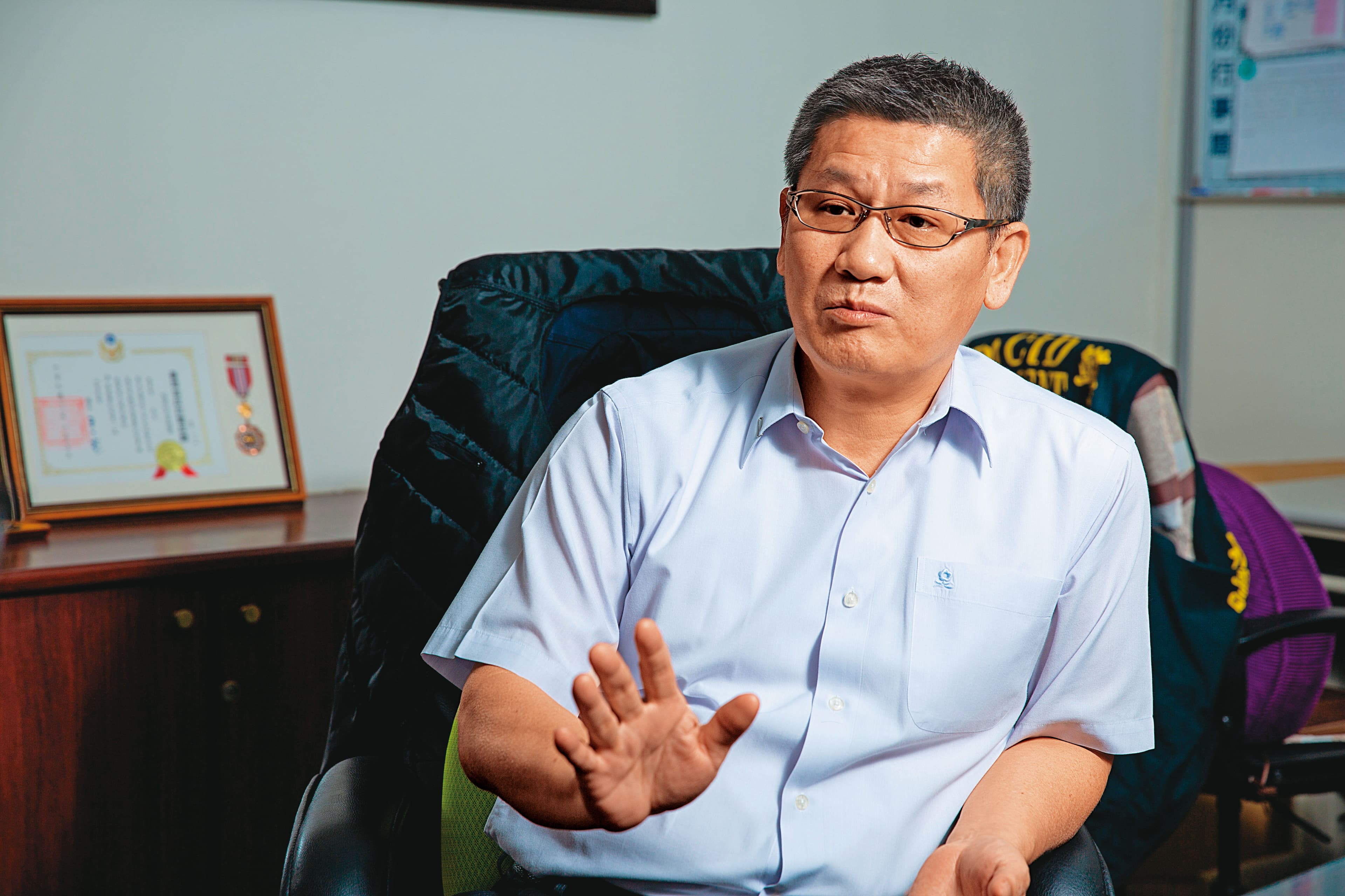 當年負責此案的警官蔡彥哲表示,張男自殺時,人質還沒救出,讓警方壓力很大。