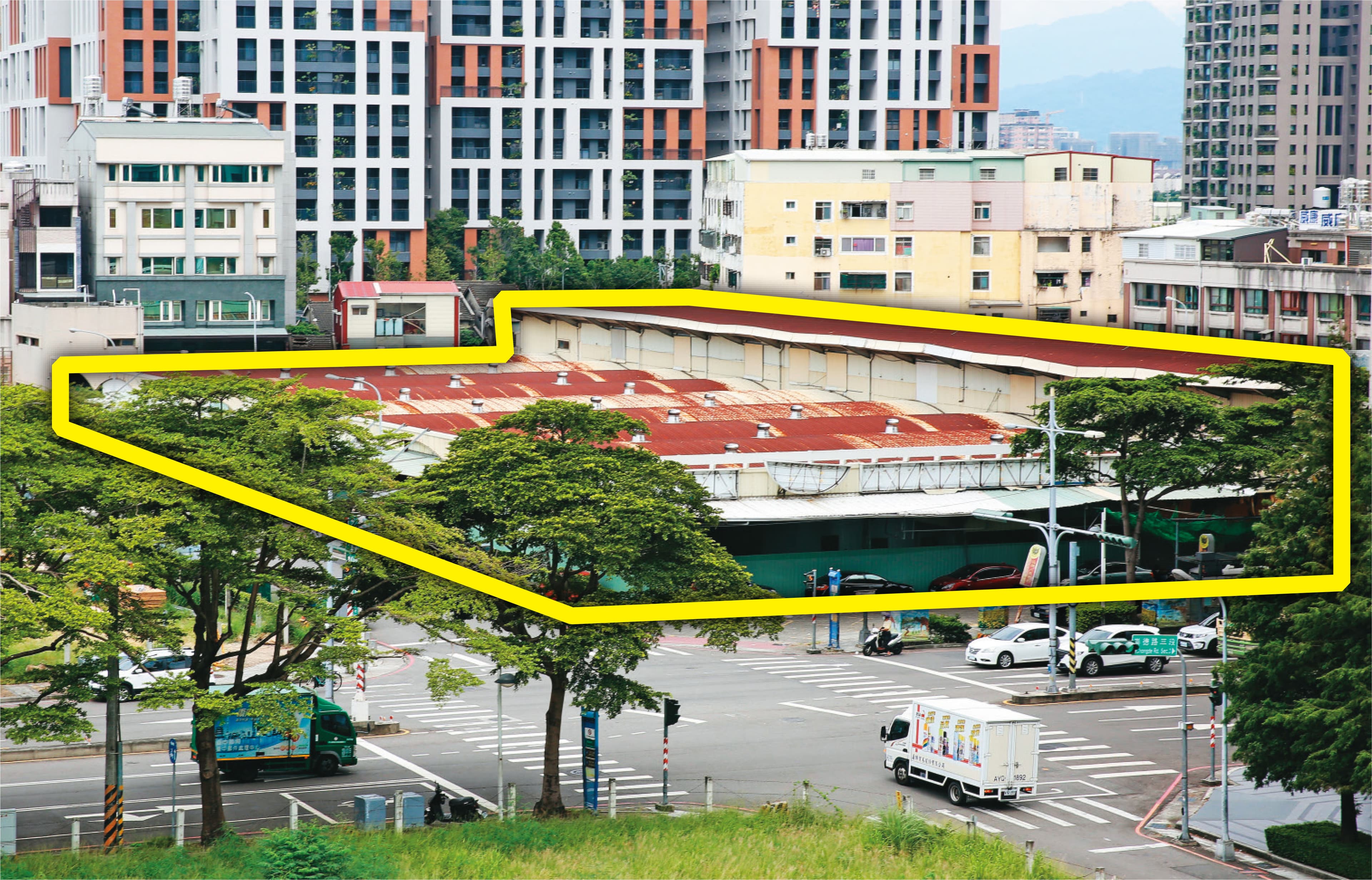 位在台中北屯區的市31案(黃框處),冠德原先規劃打造為具超市、主題式餐飲的多功能商場。