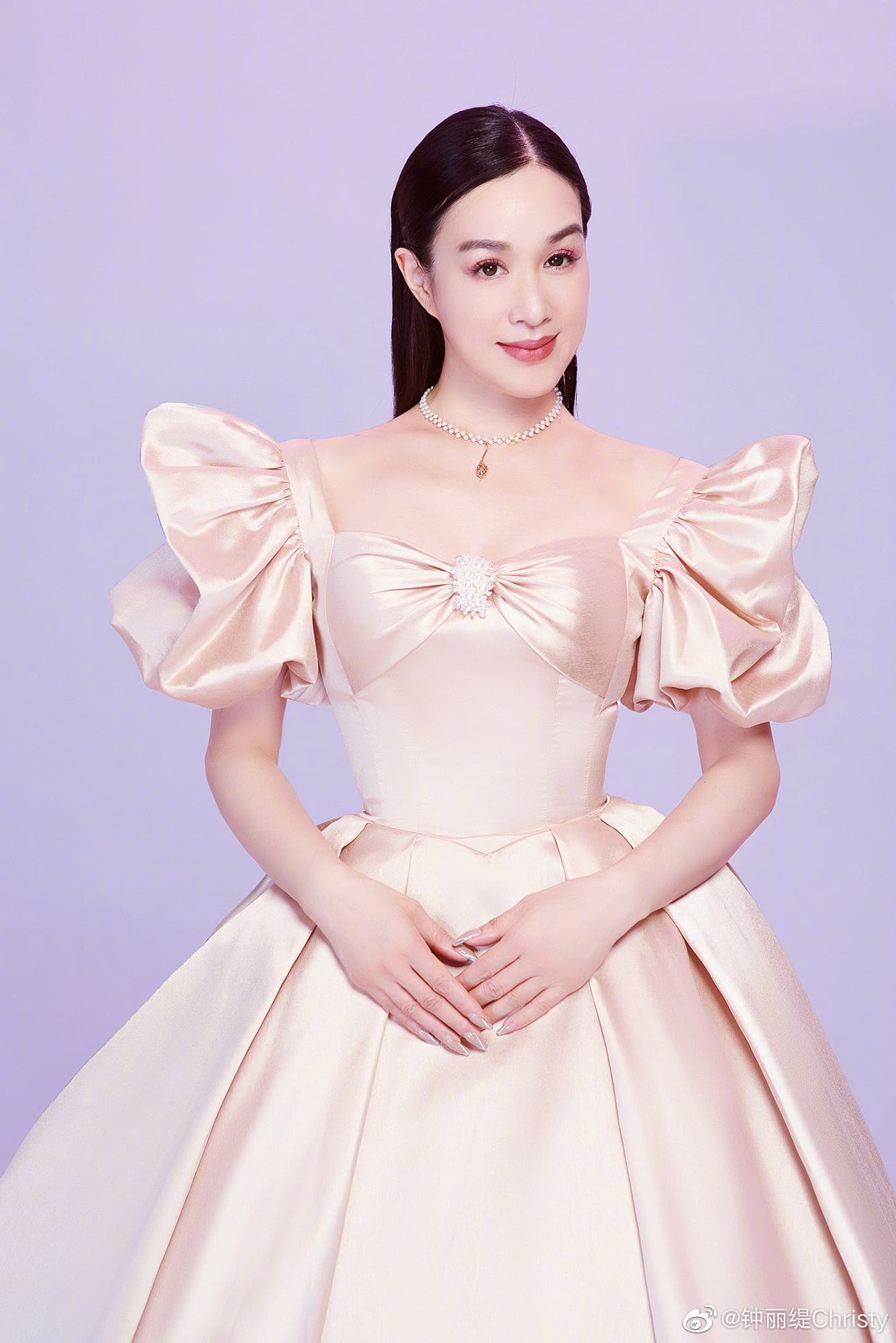 鍾麗緹已生三女,卻為了第三任老公想再拚子。(翻攝鍾麗緹微博)