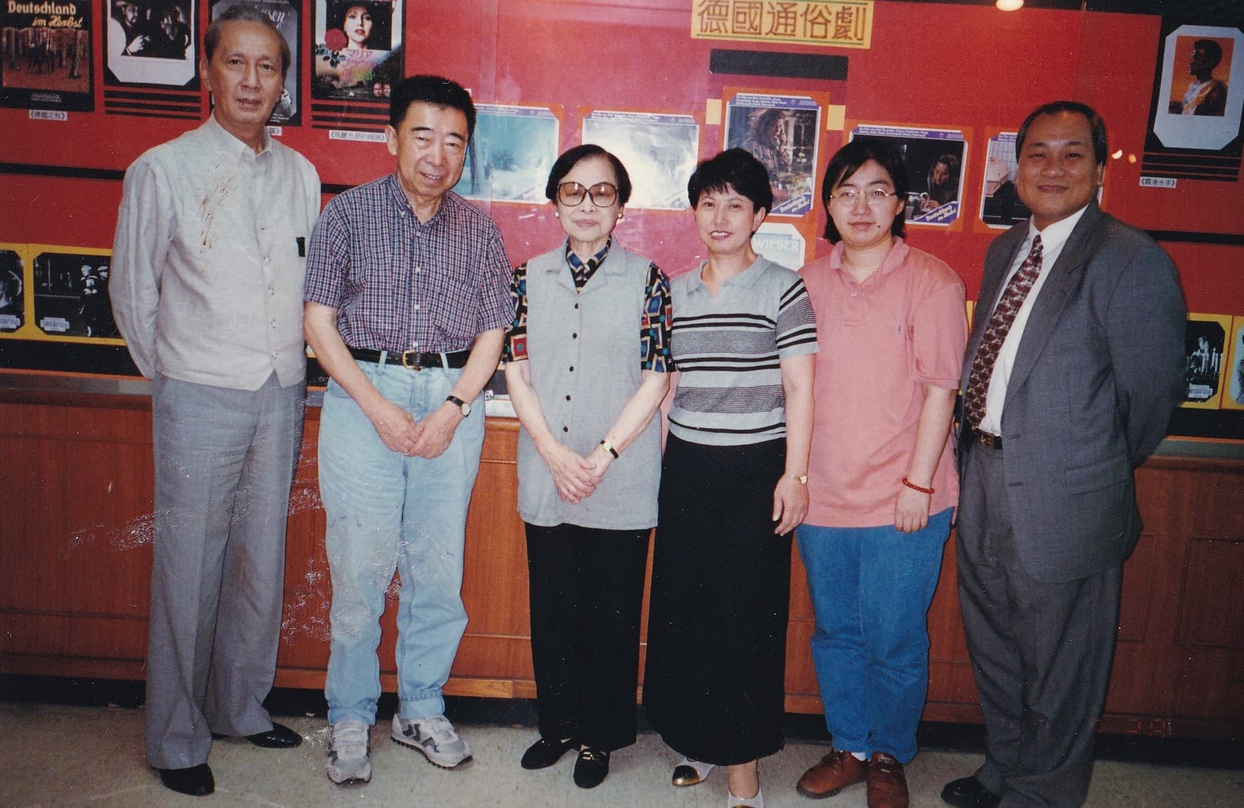 黃建業(右起)擔任電影資料館館長期間推動口述歷史訪問,任職電資館的薛惠玲、顧問左桂芳主持訪問資深影人童月娟、導演宋存壽及雷震。(黃建業提供)