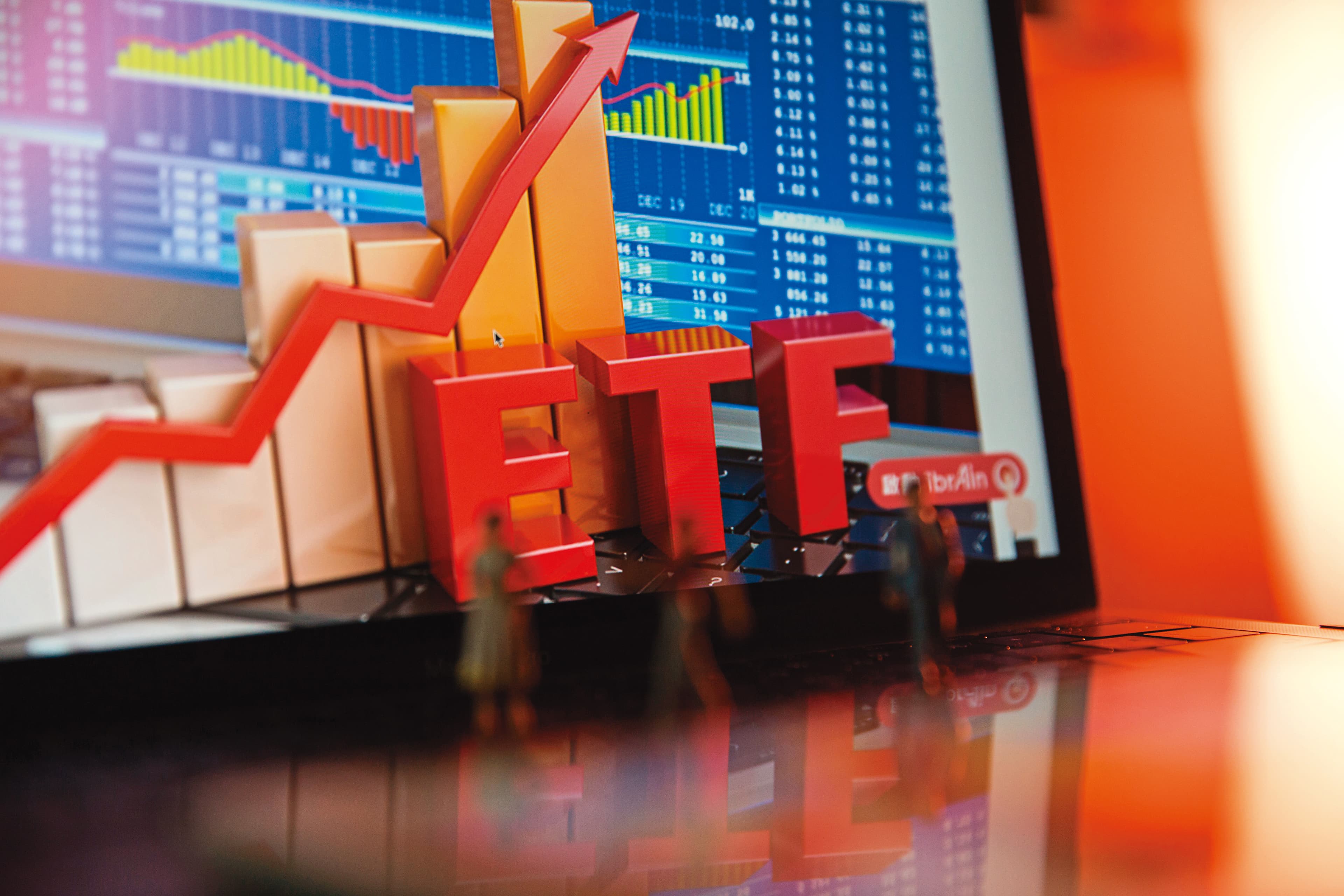 長期來看,全球經濟持續向上,買被動型產品ETF可輕鬆取得市場報酬。