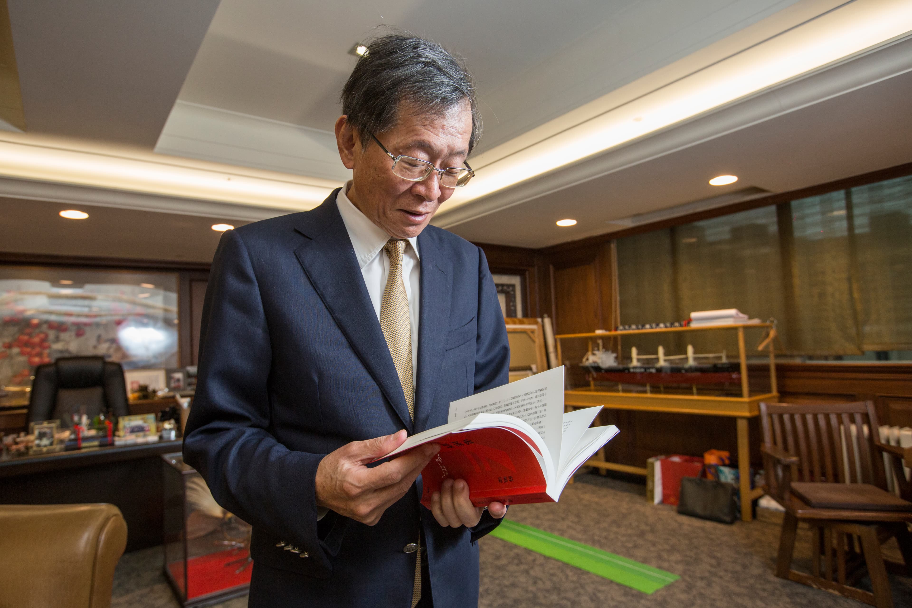 藍俊昇愛看書，對各類書籍都有涉獵，近期他在看中國作家蘇曉康談論中國問題的《鬼推磨：中國魔幻三十年》。