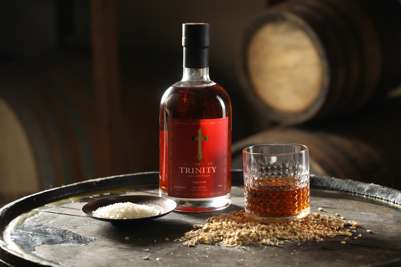 榮獲2021舊金山世界烈酒大賽（SFWSC）銀牌的「Trinity三位一體」，經過新美國白橡木桶、重燒二次波本桶及波本梅酒桶三種酒桶陳年，甜味醇厚綿延喉韻，酒體均衡厚實。（3,000元／瓶）