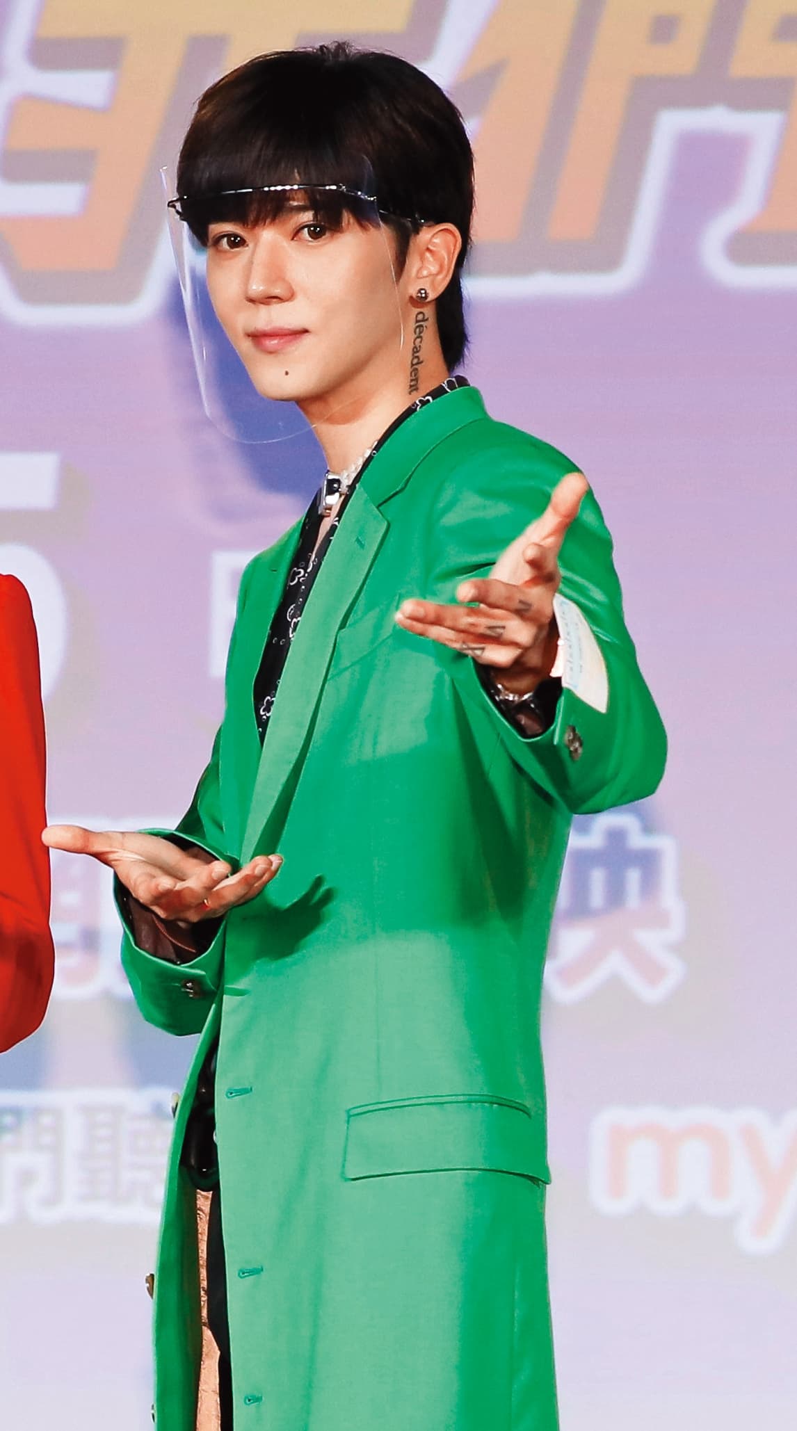 畢書盡真是名符其實「紙片人」,走在路上都要擔心他被風吹走。