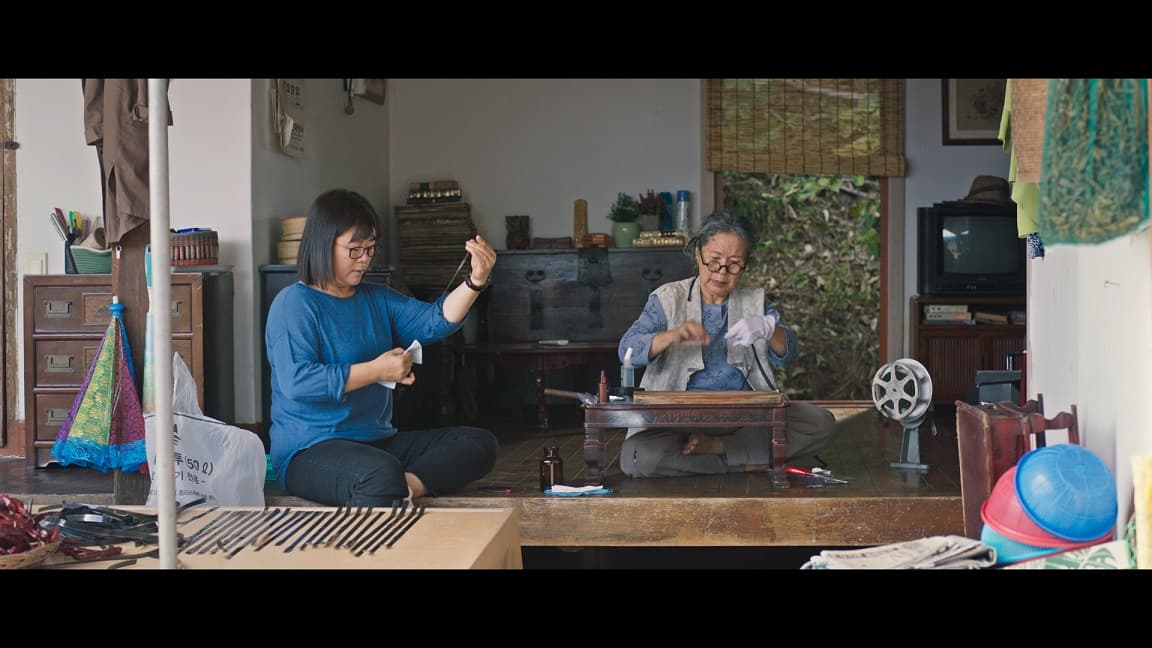 李姃垠（左）主演的《致敬》入選東京影展競賽片。（2021TIFF提供）