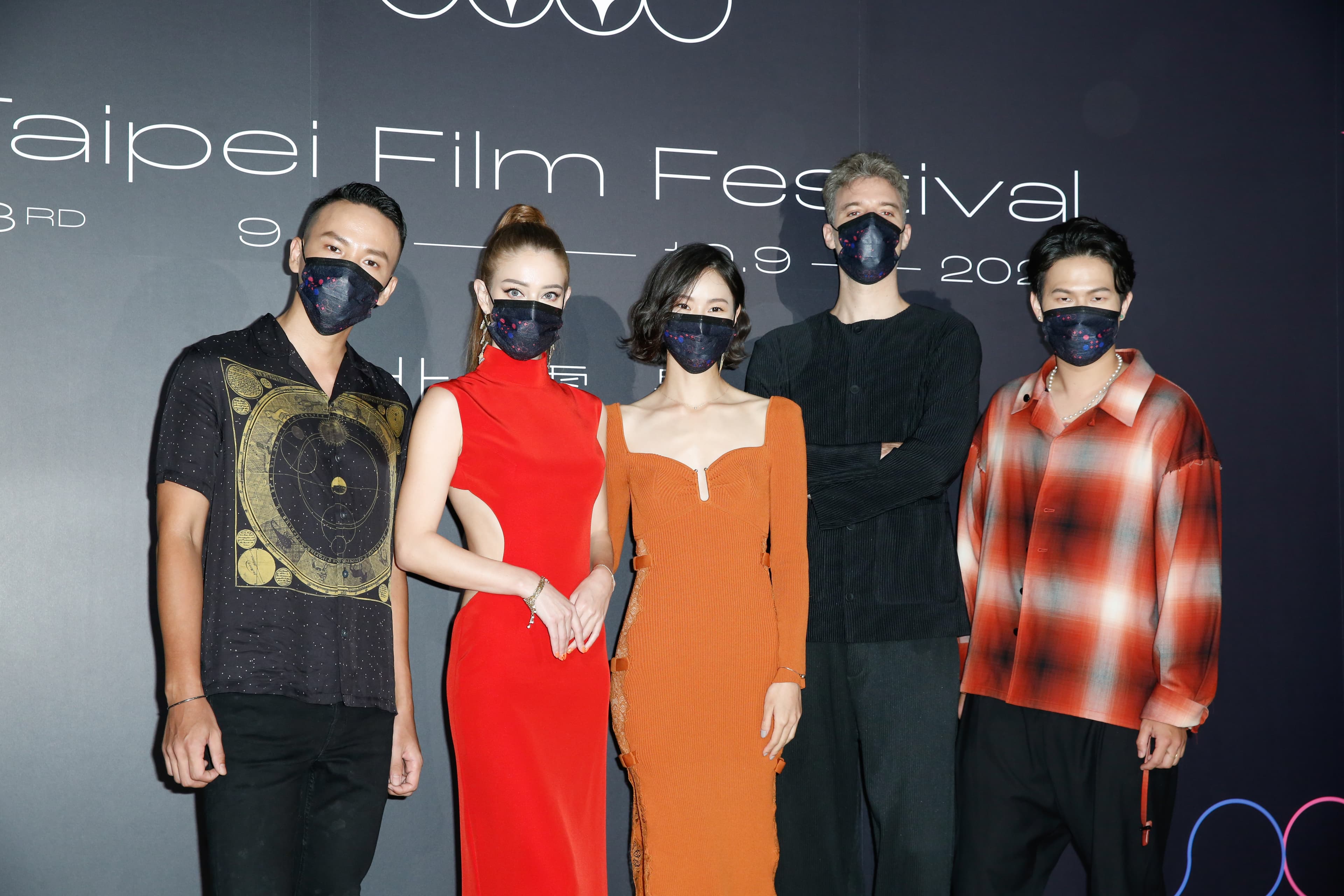 電影《詭祭》舉行亞洲首映,荷蘭籍導演王洪飛(右2)率演員阮承恩(右1)、鍾瑶(中)安妮、曹晏豪出席。