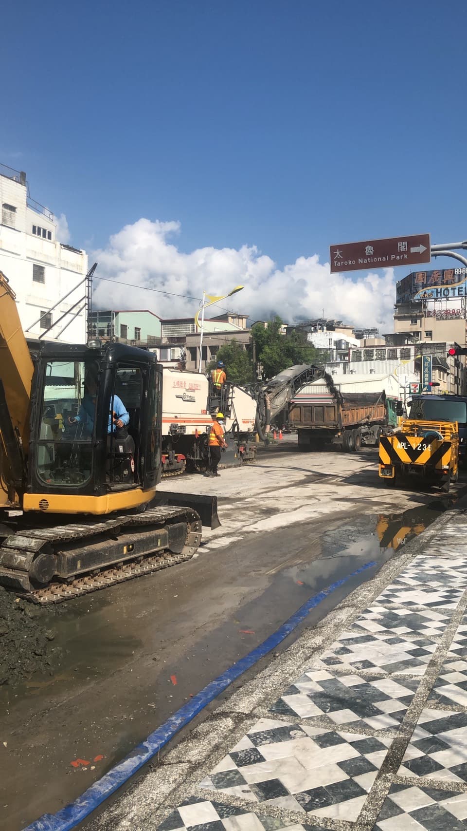 漫波假期飯店承包商「亞國機械工程行」為此致歉,也強調全責負擔修繕事宜。(讀者提供)