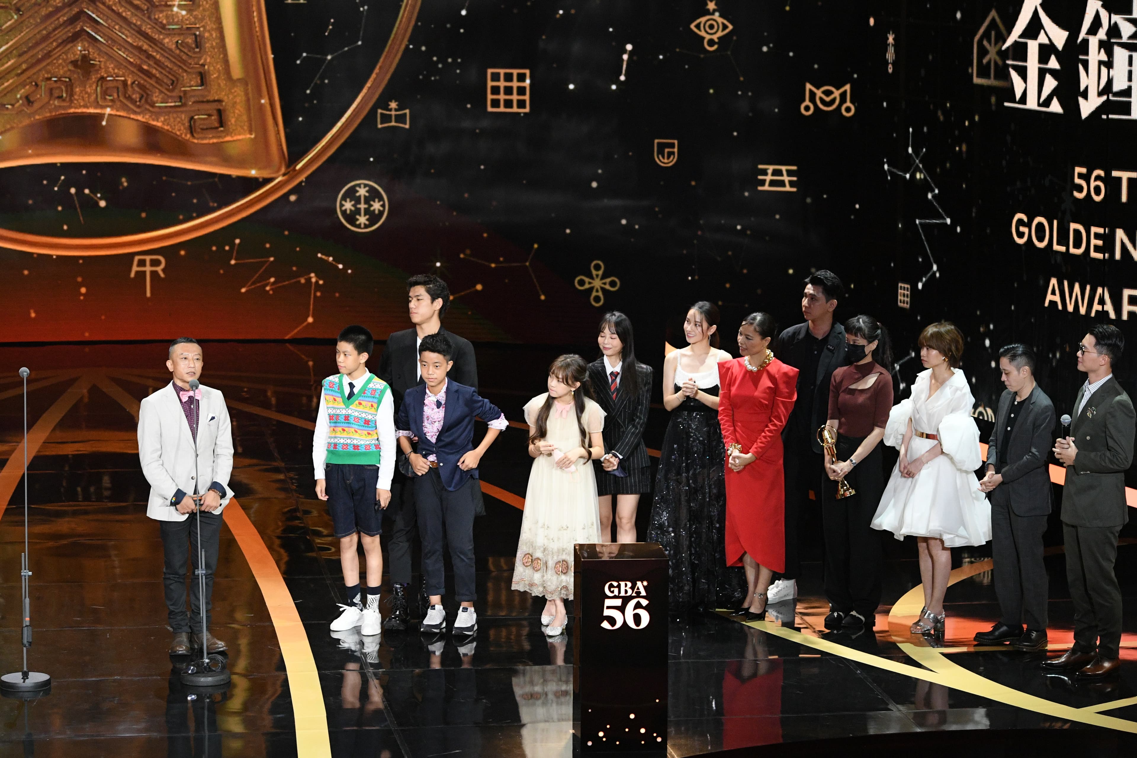 《天橋》風光拿下金鐘獎最佳戲劇、導演、新人、美術設計、攝影、燈光等六項大獎。(三立電視提供)