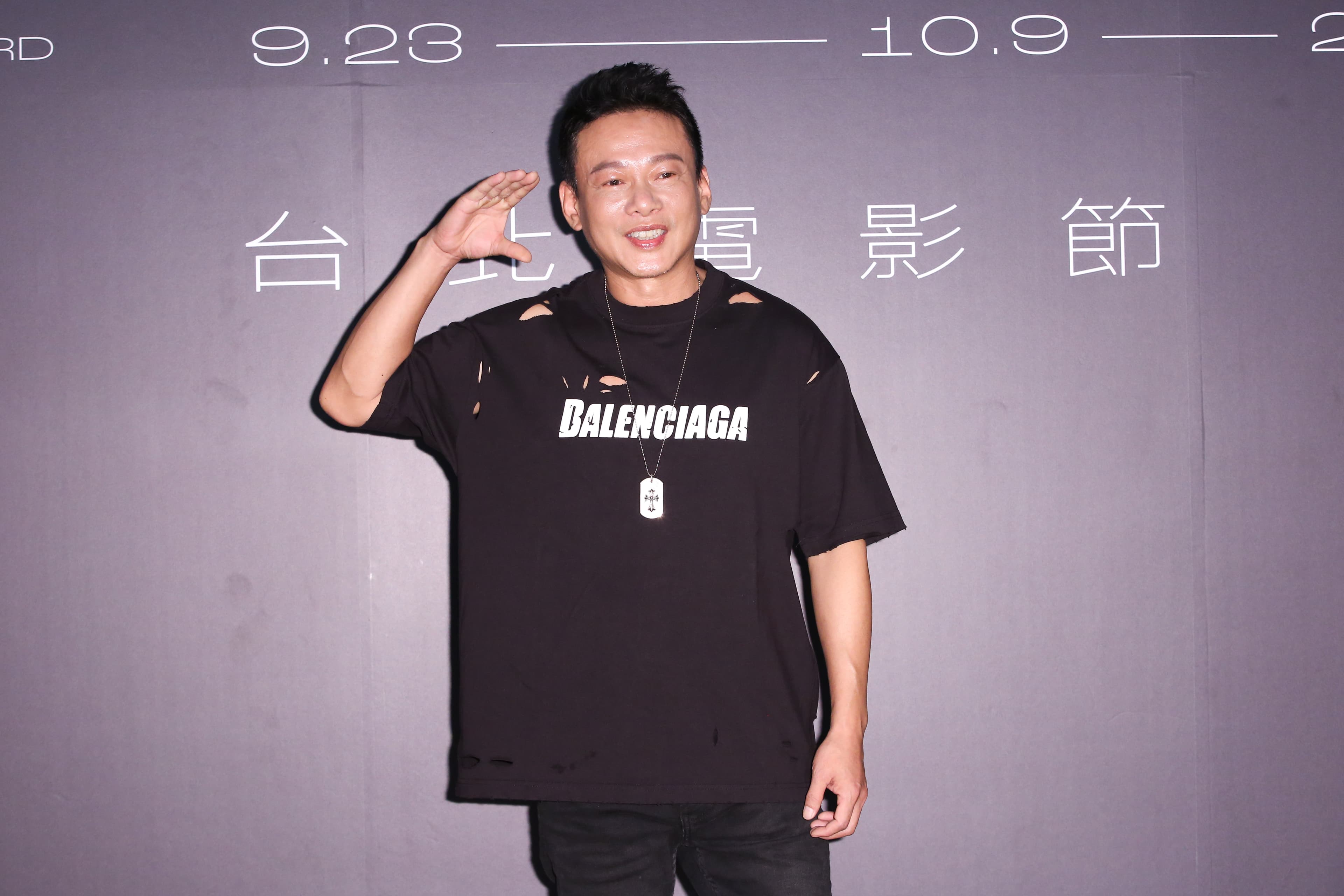 李康生很會冷面搞笑,讓同戲的演員都抓不住他。