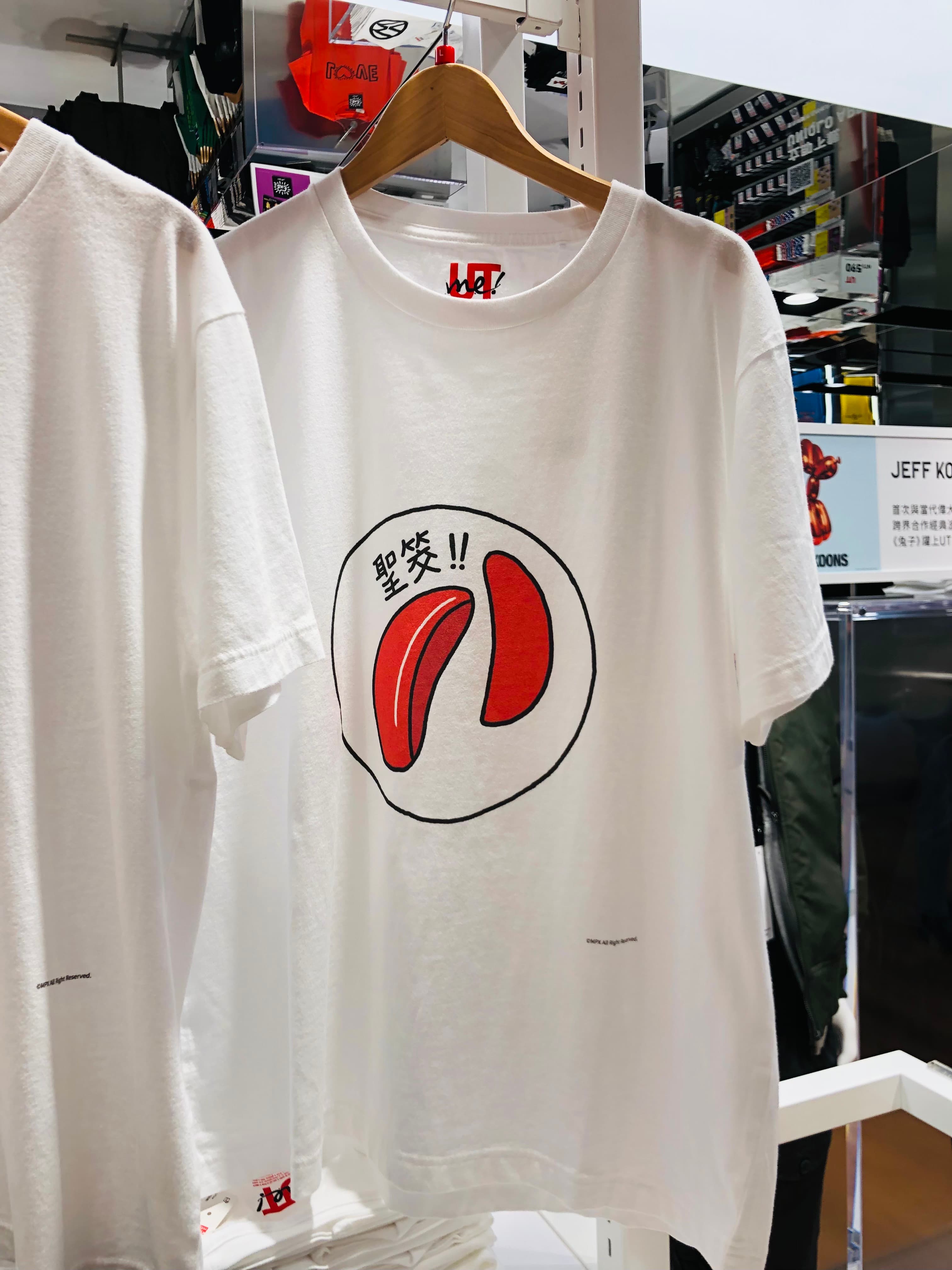 擲筊UT深得徐若瑄的心,透露要多買幾件送給愛拜拜的家人。(陳慧明攝)
