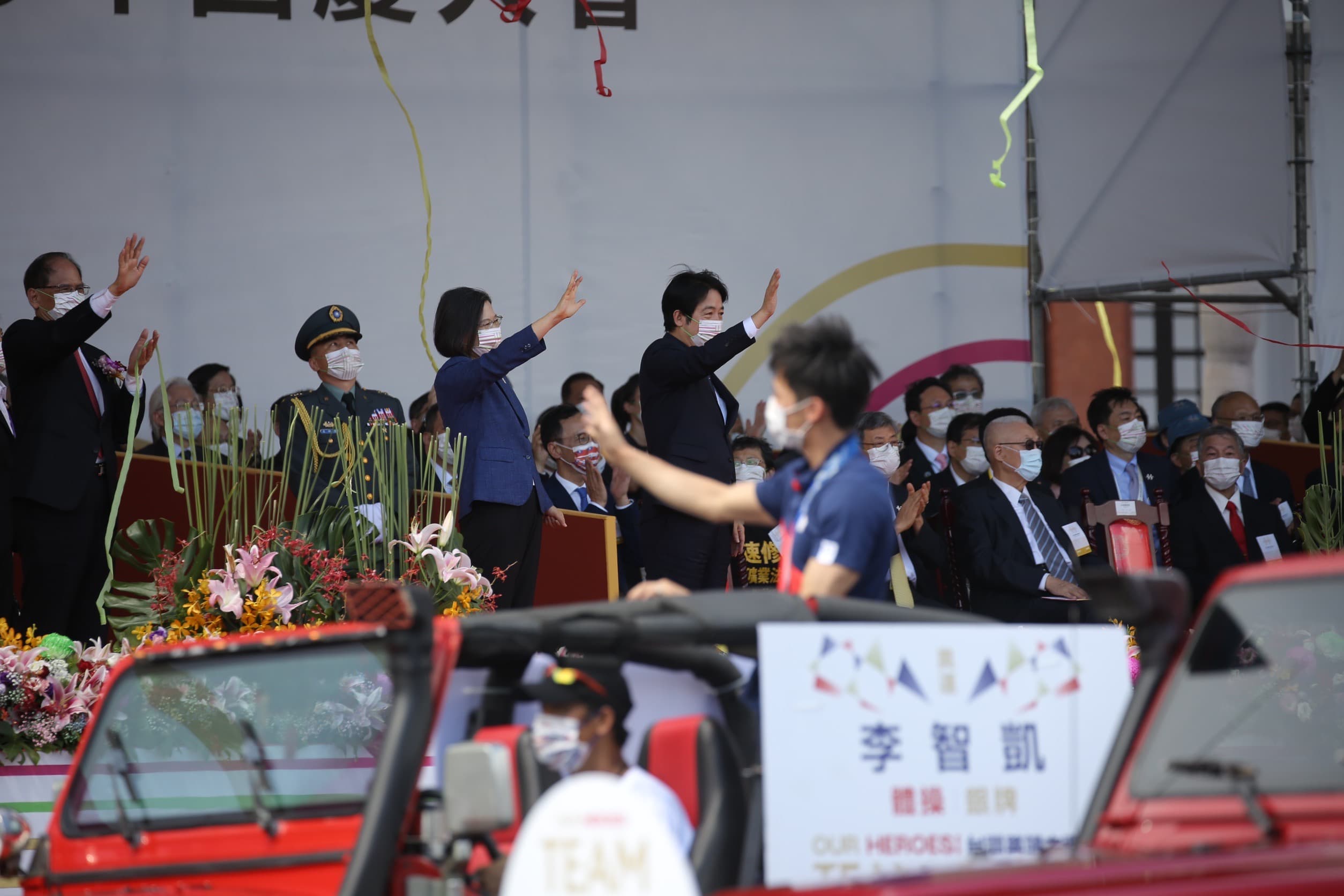 總統蔡英文與副總統賴清德今日上午在國慶典禮活動上迎接東京奧運的台灣英雄。