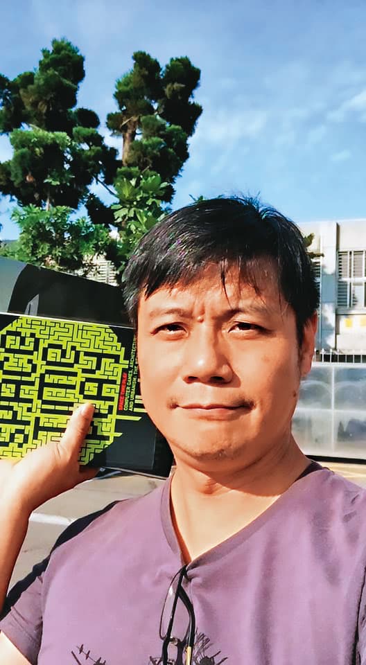 黃建宏否認與女學生外遇,辯稱情書內容全是幻想的。(翻攝黃建宏臉書)