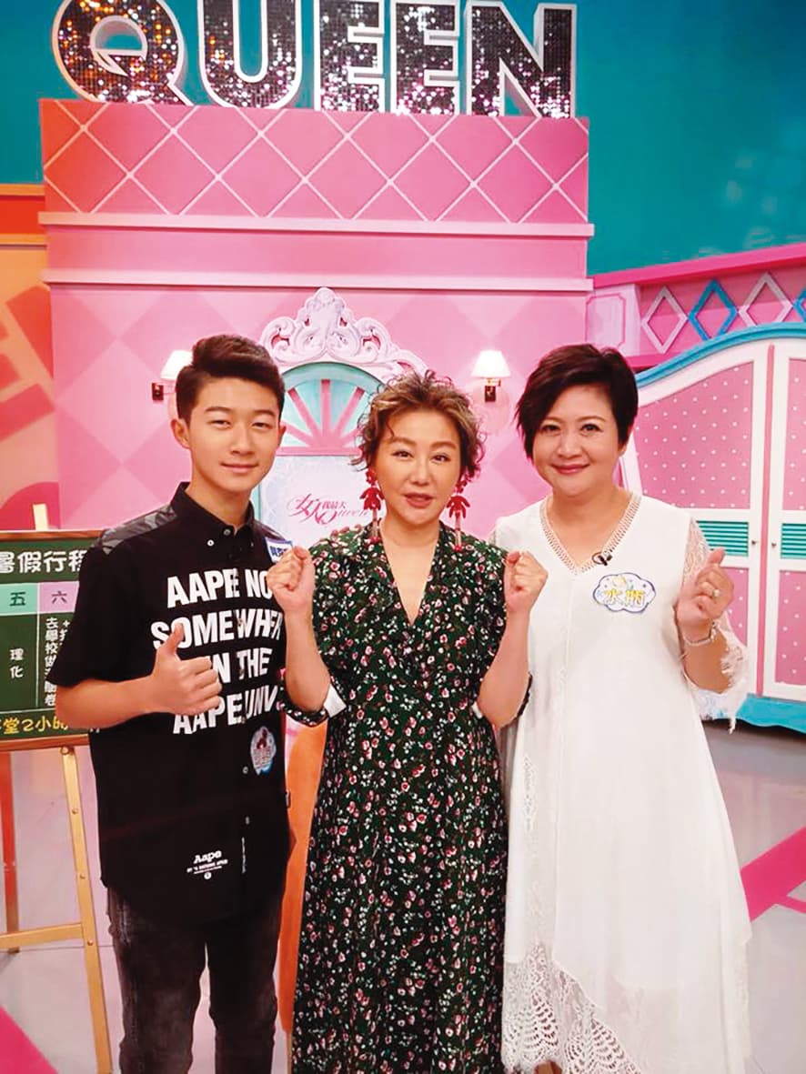 崔佩儀用心呵護貝克宇星途,時常帶著他去認識大咖藝人,藍心湄也是其中之一。(翻攝自崔佩儀臉書)