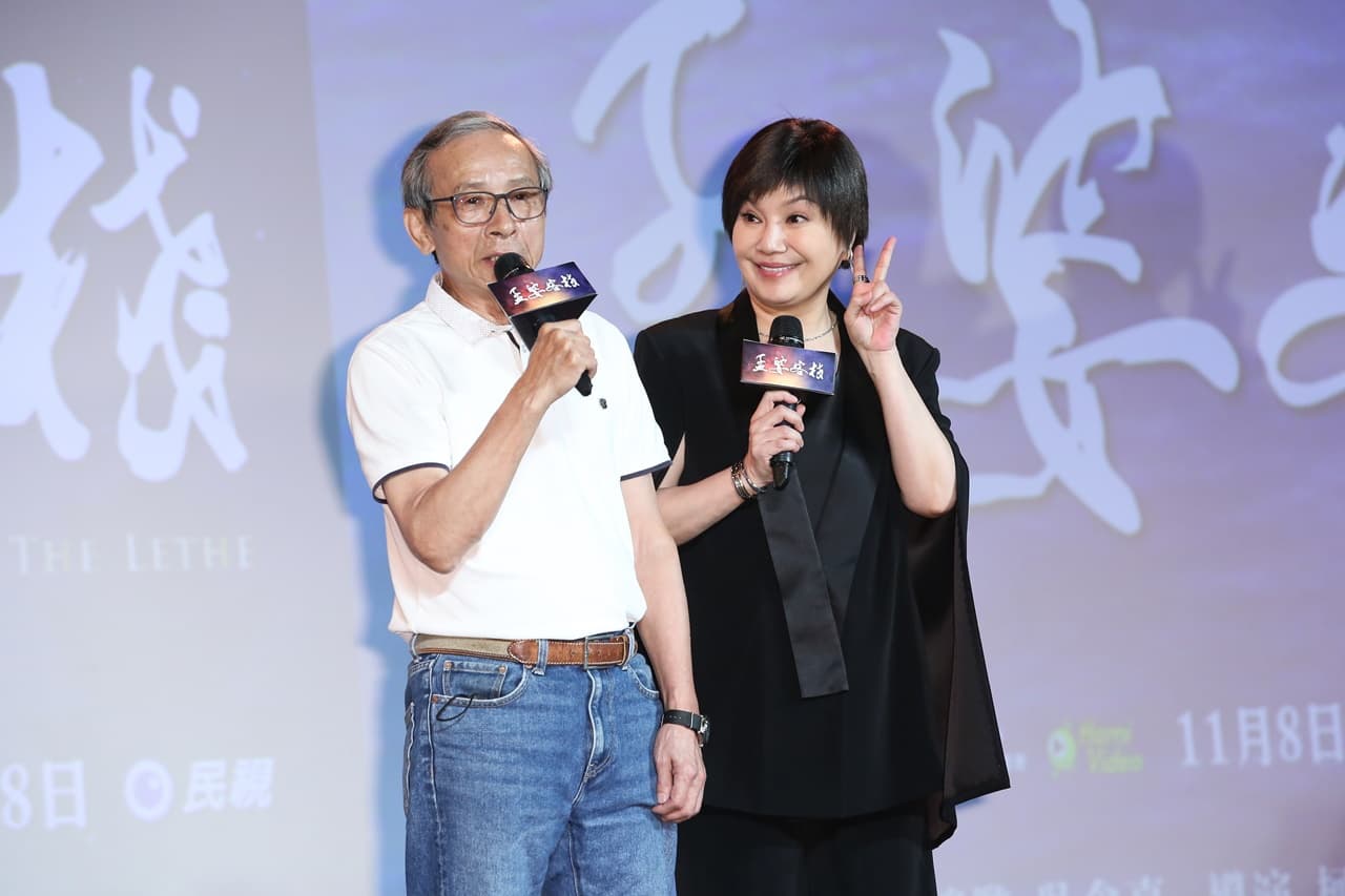 唐美雲和導演吳念真為《孟婆客棧》宣傳。