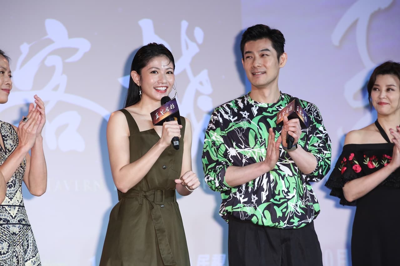 施易男和李千那飾演孟婆客棧第一組重要客人梁山伯與祝英台。