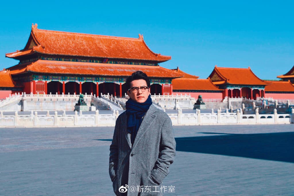 靳東被盜用帳號，讓一位老婦人因此墜入情網，而且損失不少錢財。（翻攝靳東微博）