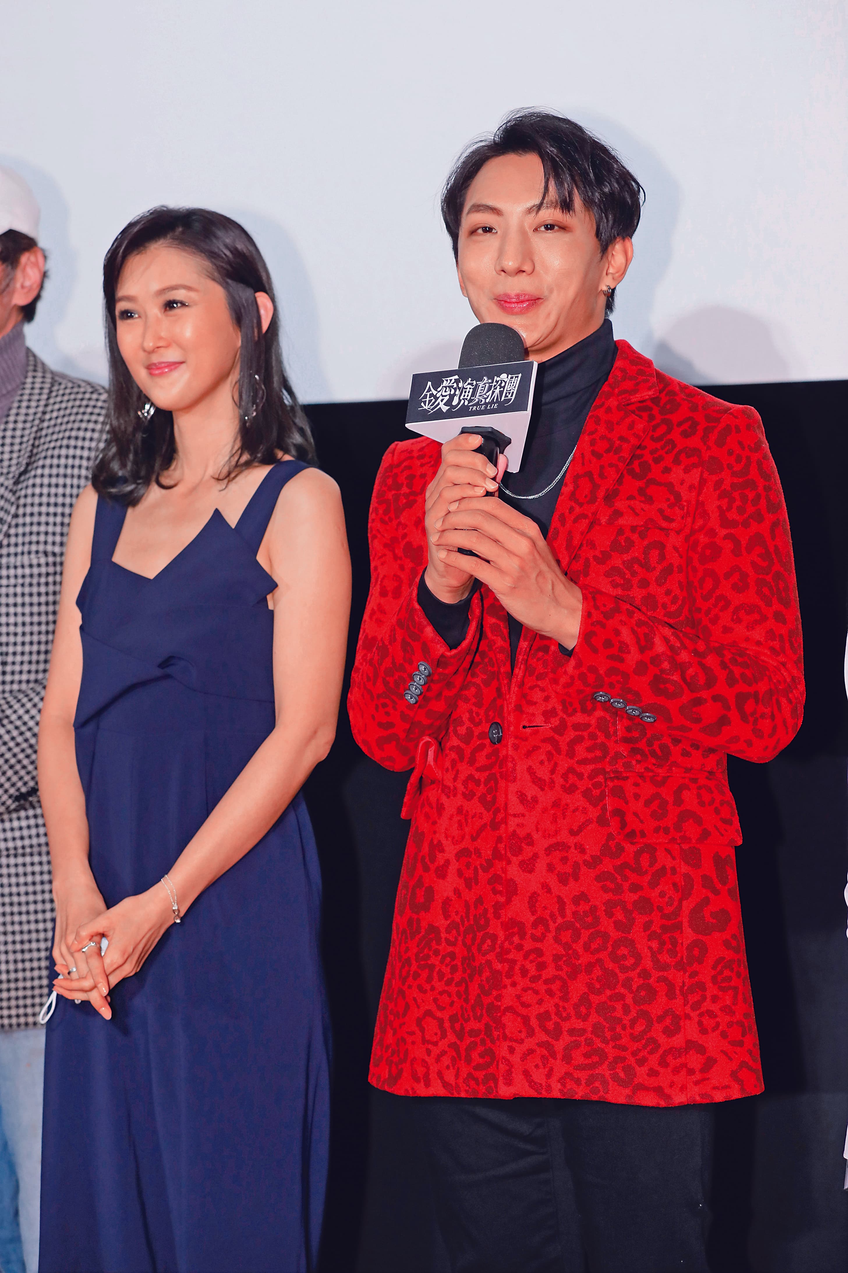過去明杰(右)曾是偶像男團成員,現為八點檔的潛力演員,私生活方面也是越來越精彩。左為陳珮騏。