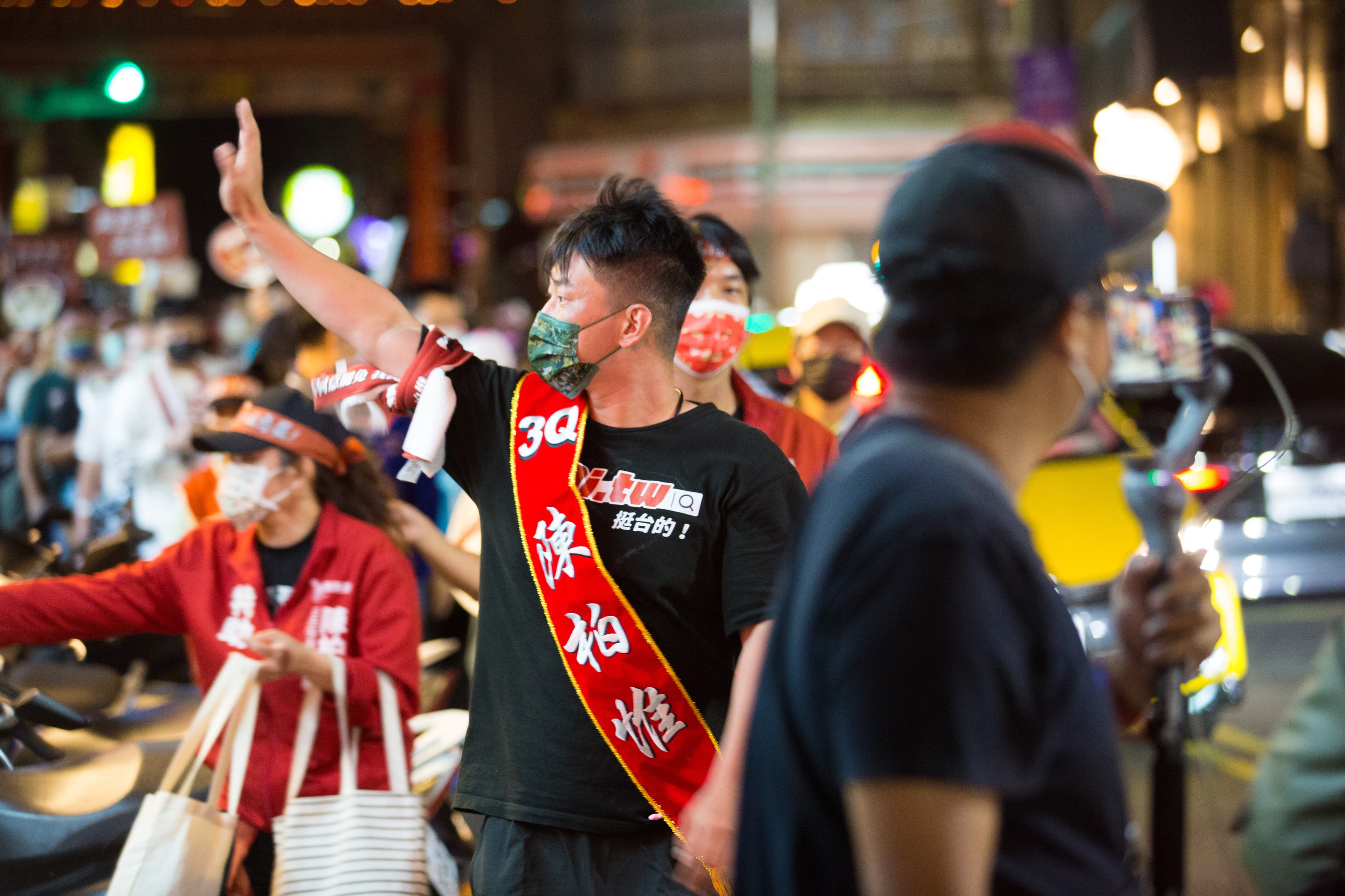 陳柏惟力抗罷免,近日在台中各區掃街爭取鄉親支持。