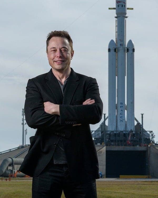 馬斯克面對網友的提問,大方分享自己最愛的動漫作品。(翻攝Elon Musk IG)