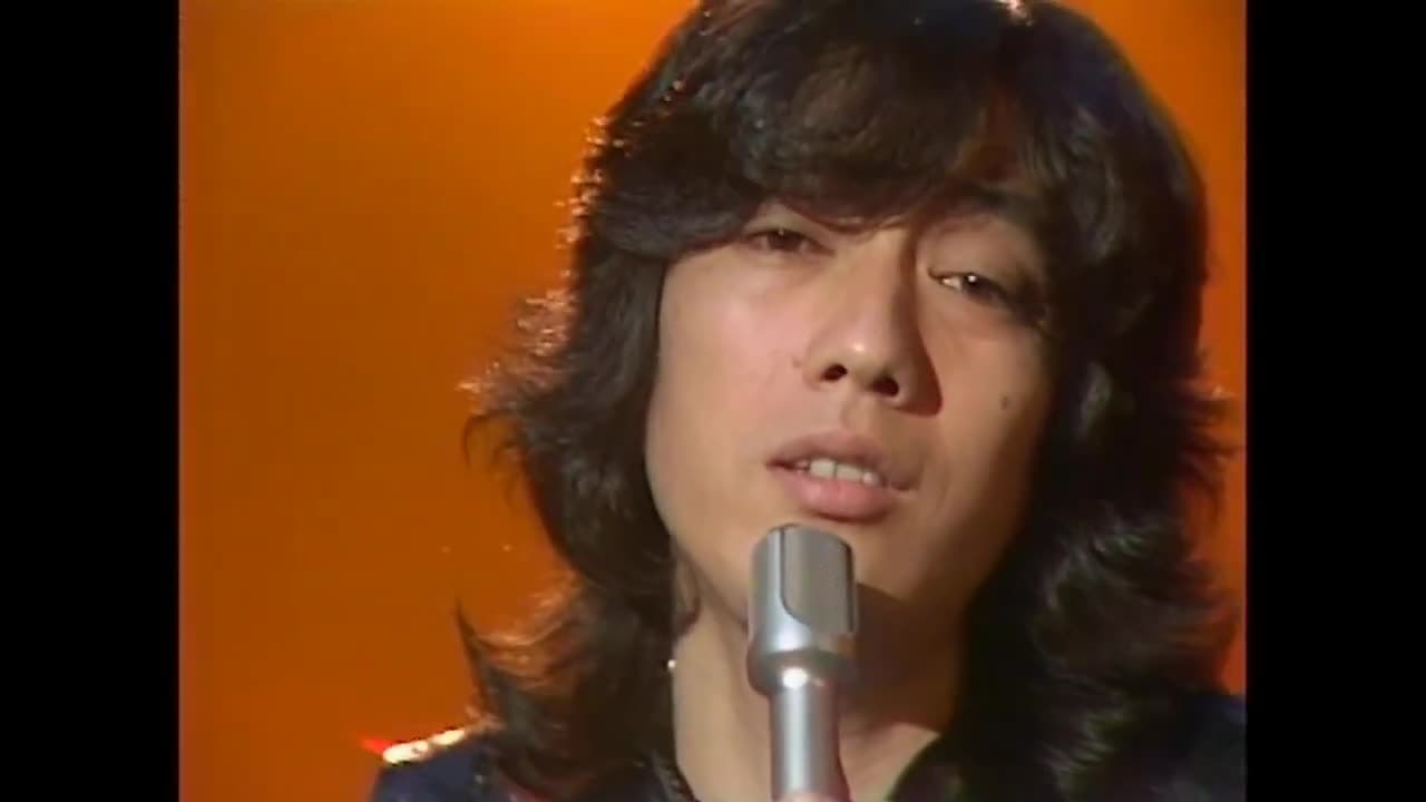 澤田研二1975年演唱的《任時光流逝》曾被伍佰翻唱為《愛你一萬年》。(翻攝自網路)