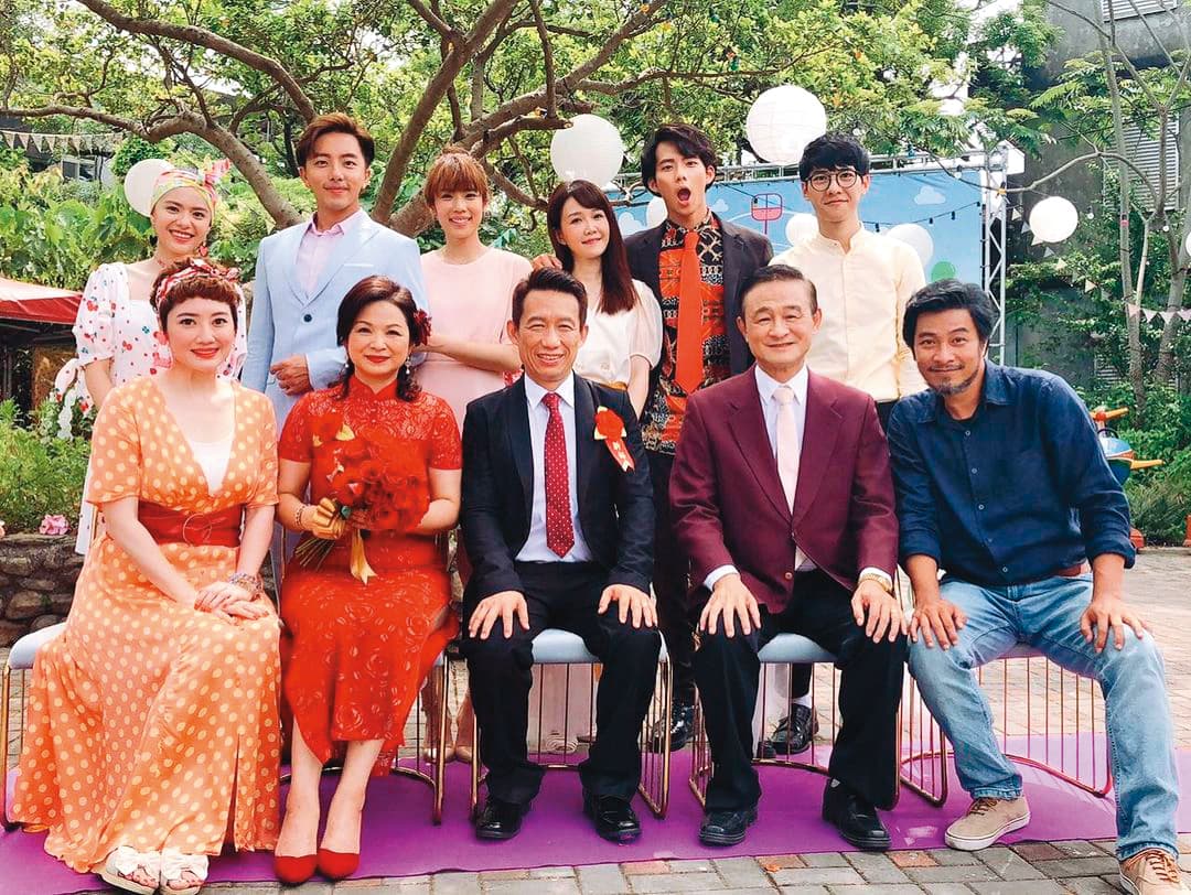 廖偉博(後排右一)在《月村歡迎你》初試啼聲。(翻攝自廖偉博IG)