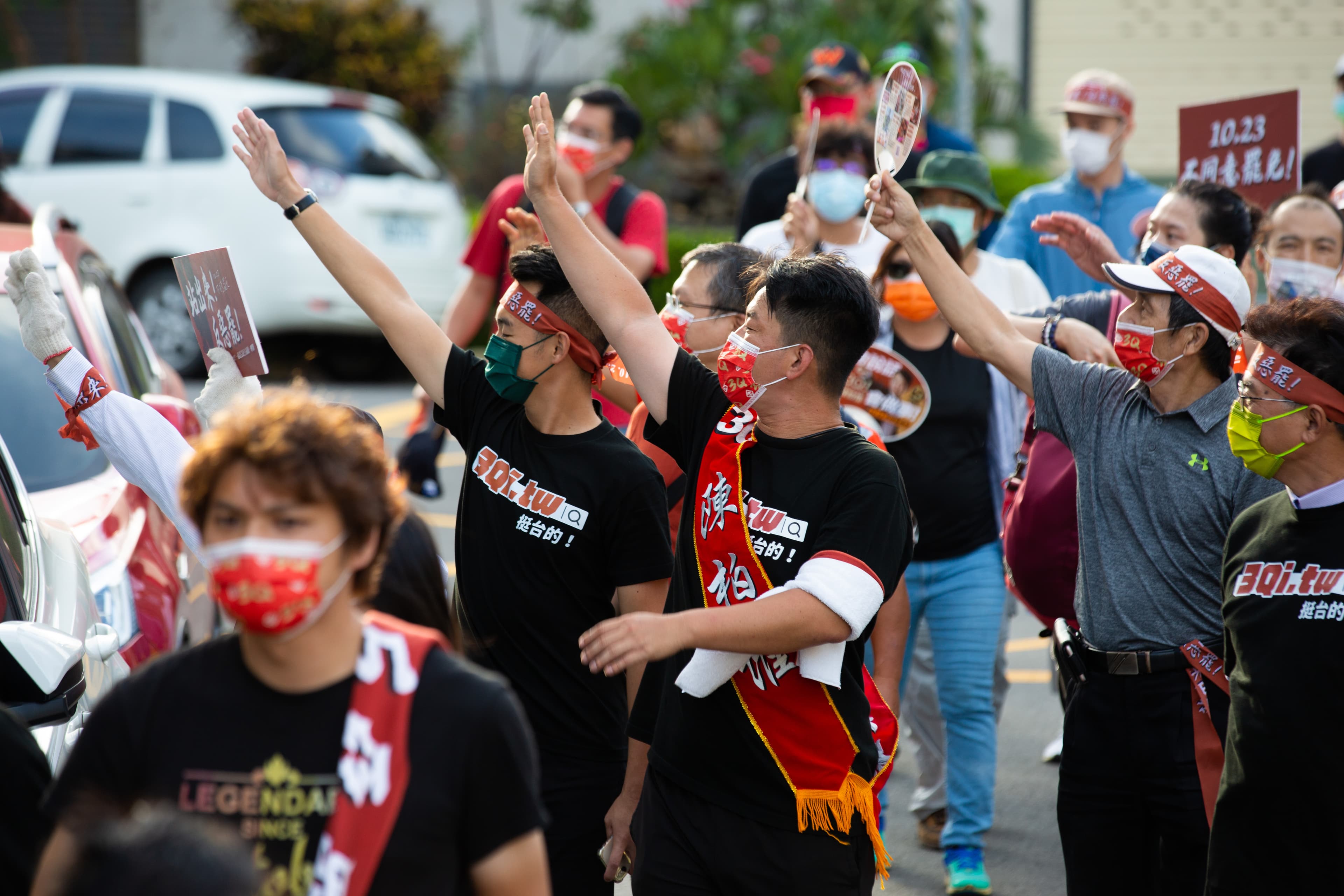 陳柏惟連日苦行搏感情,投票前將舉行「台灣民主轉骨湯」音樂晚會助陣。