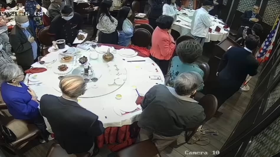 隔壁舉辦募款活動的華裔顧客,無辜被捲入事件中。(翻攝店家臉書)