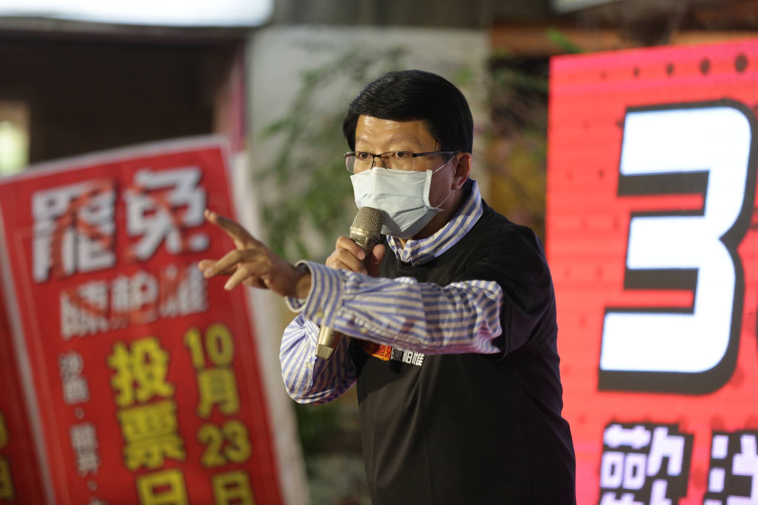 台南市議員謝龍介。