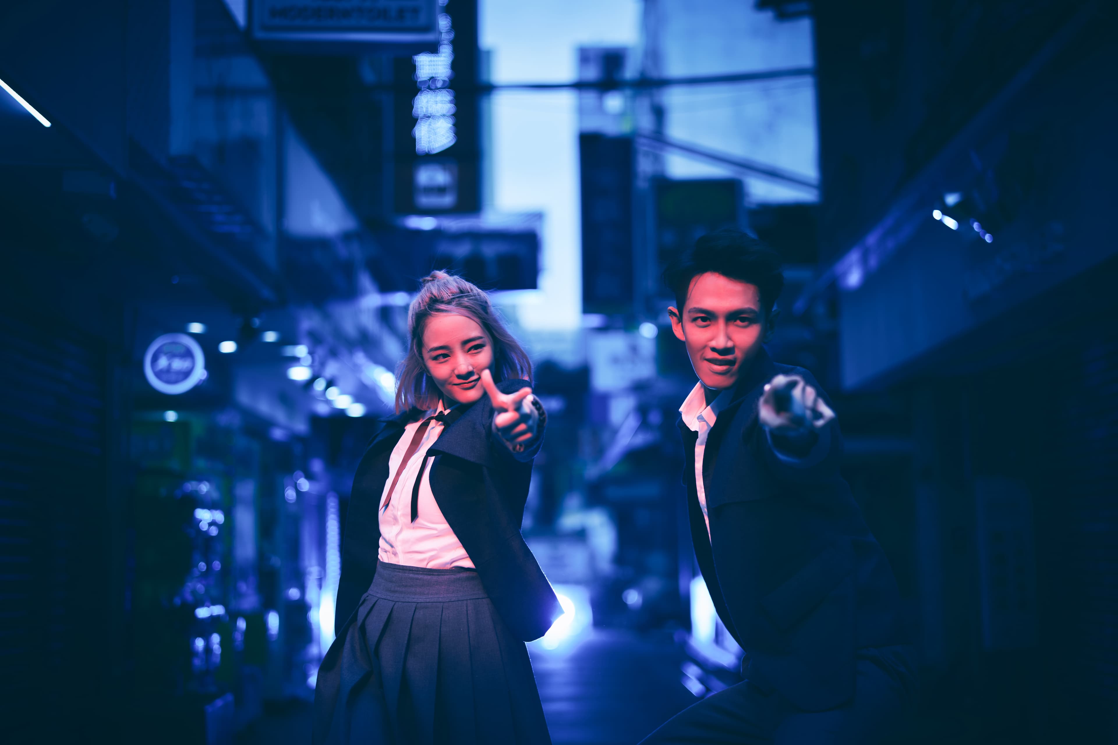 王淨與柯震東在片中擔任月老工作，為世間人牽紅線。（傳影互動）
