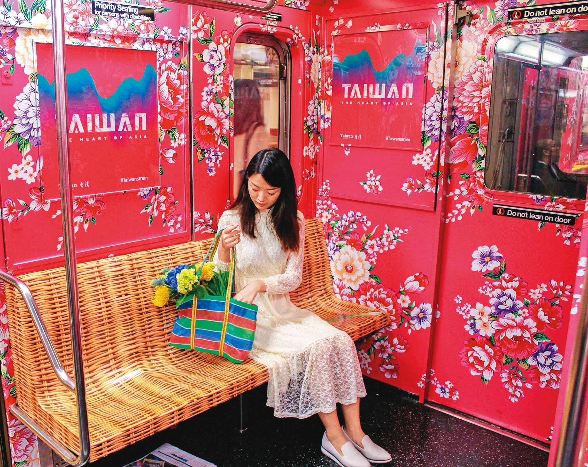 江孟芝曾以客家花布為背景概念,為紐約地鐵設計車廂內裝。(翻攝自江孟芝臉書)