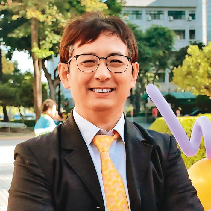 投訴人質疑屏大教務長施百俊(圖)未利益迴避,才讓江成功獲得教職。(翻攝屏東大學官網)