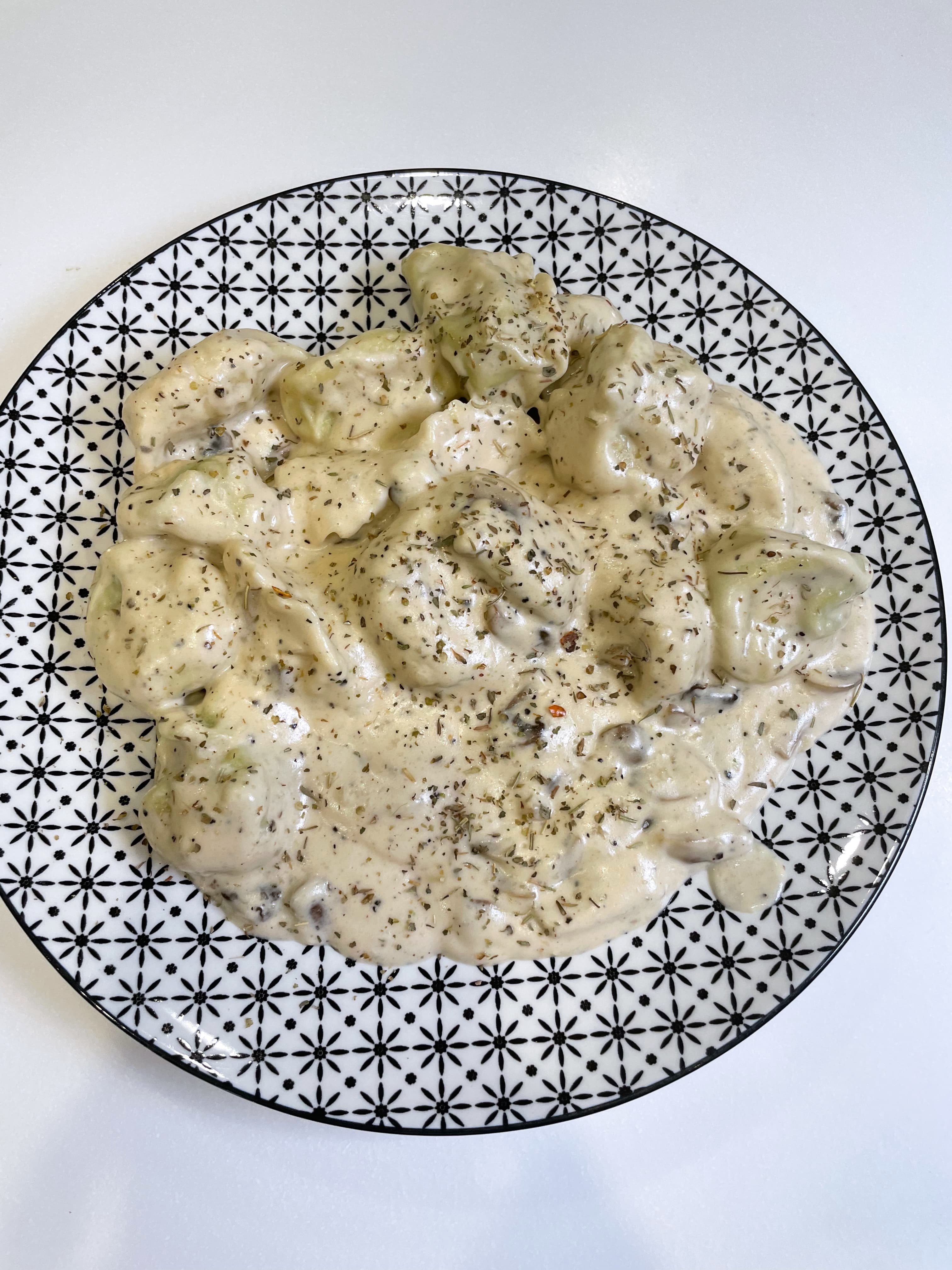 賈靜雯手作的「蔬菜起司義大利餃」有模有樣。（最大國際娛樂提供）
