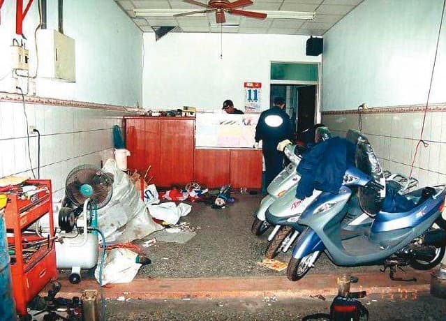 陳金火在自營的機車店內性侵女保險員並殺害分屍,案件震驚全國。(翻攝畫面)