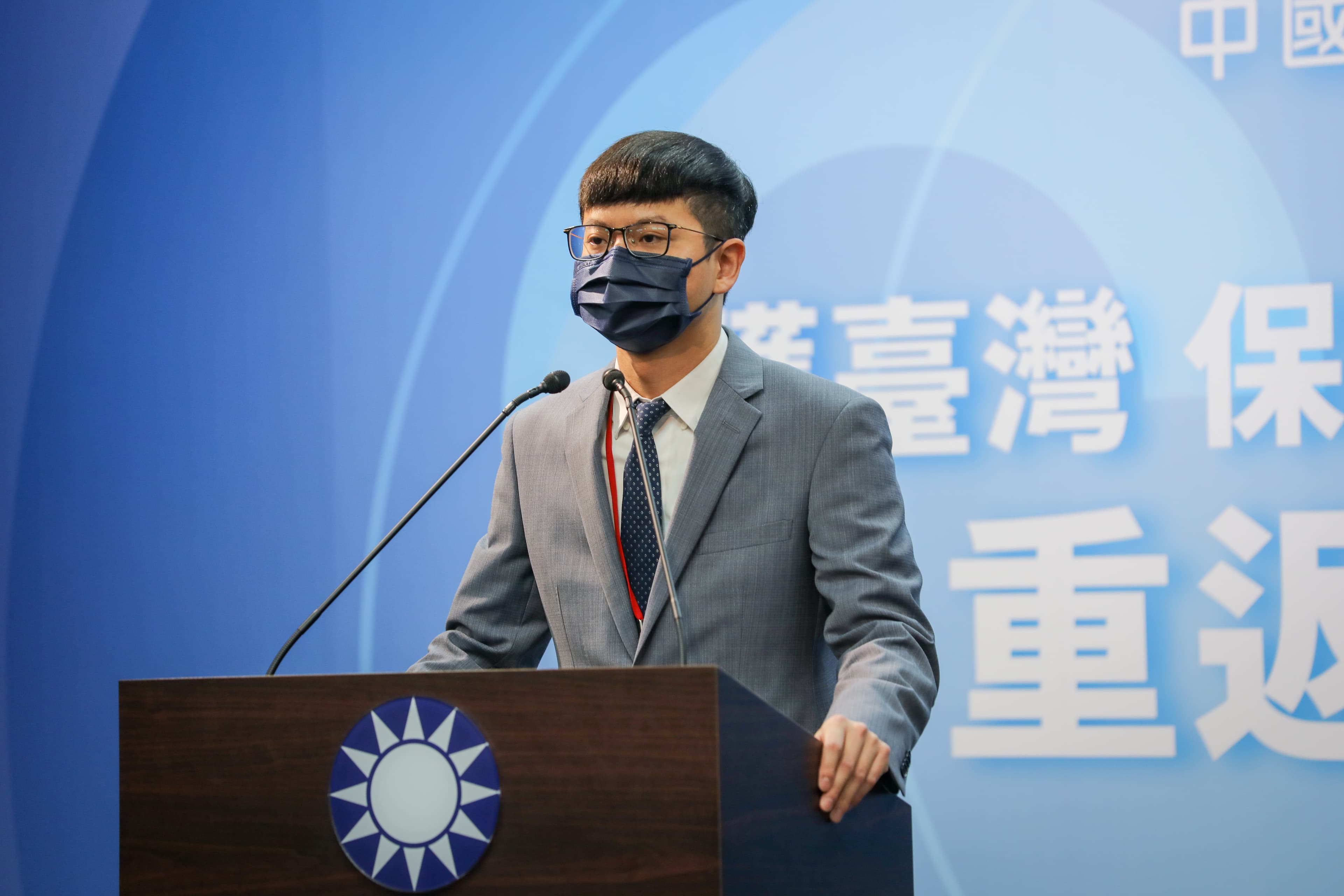 凌濤隨後在現場緊急說明，朱立倫受訪是口誤，不小心將反對一國兩制，講成反對九二共識，國民黨的立場不變。（文傳會提供）