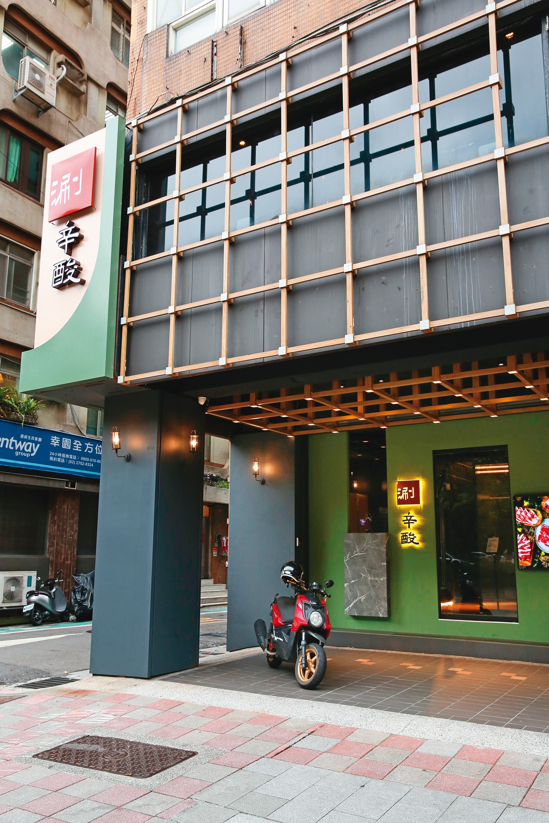 邵庭火鍋店的位置選在台北市敦化南路黃金地段。