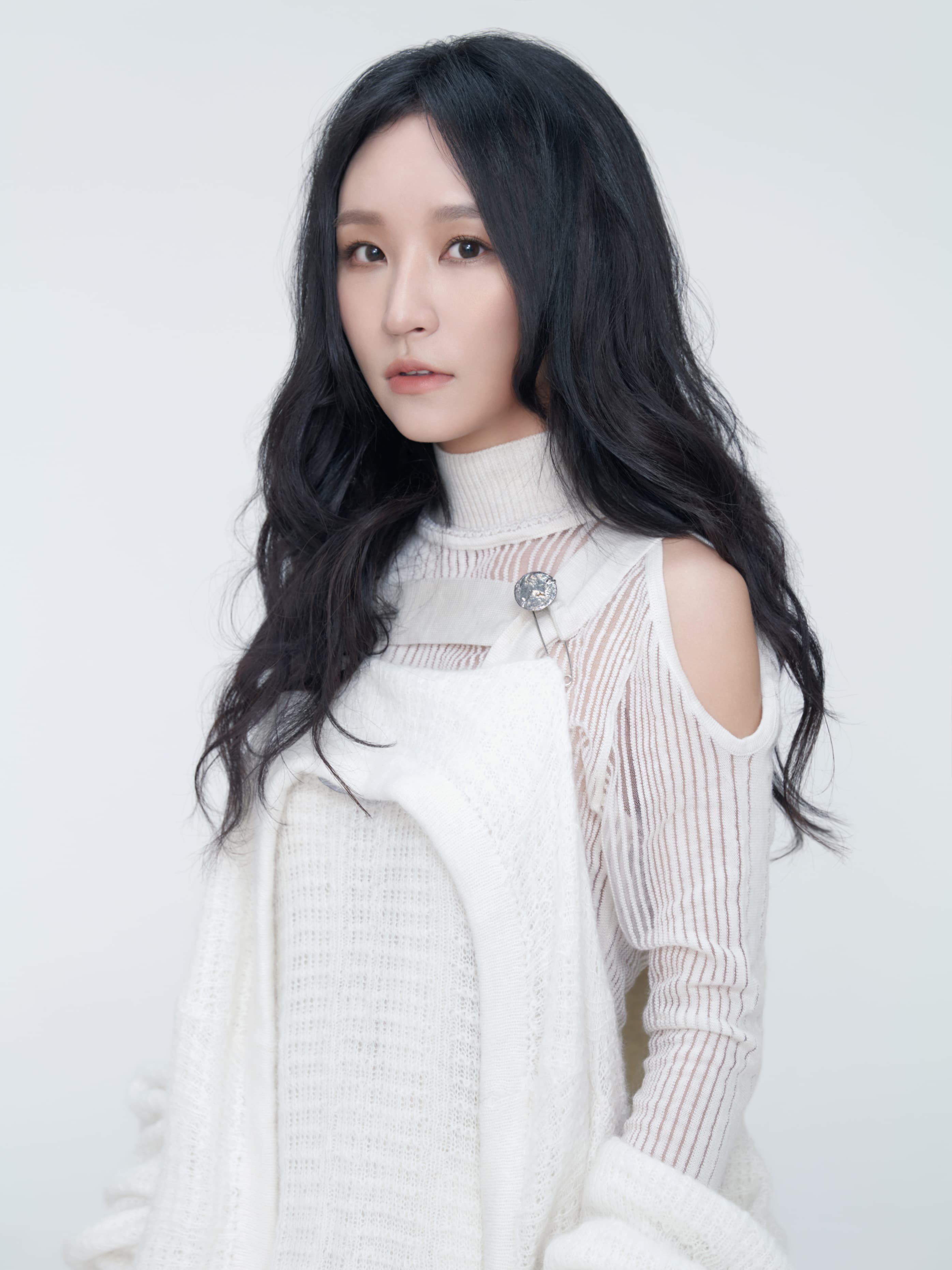 去年金馬台上,法蘭Fran感到有另一個法蘭跑出來救她,而這次她唱4首90經典,是想再詮釋唱出不同的味道。(相映音樂提供)