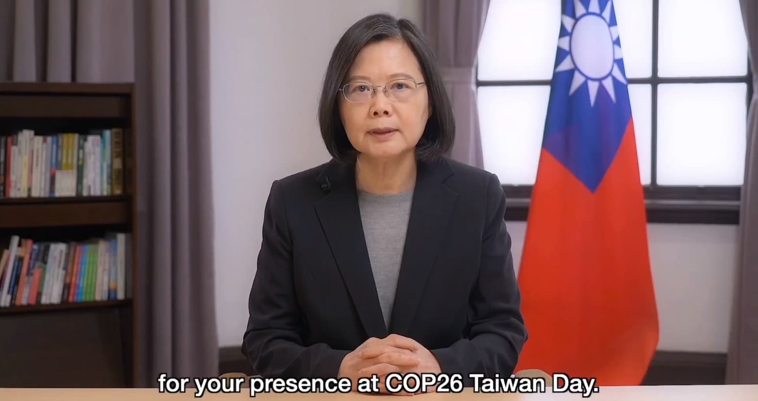 總統蔡英文透過視訊錄影為COP26台灣日致詞揭開序幕。(翻攝自駐英代表處臉書)
