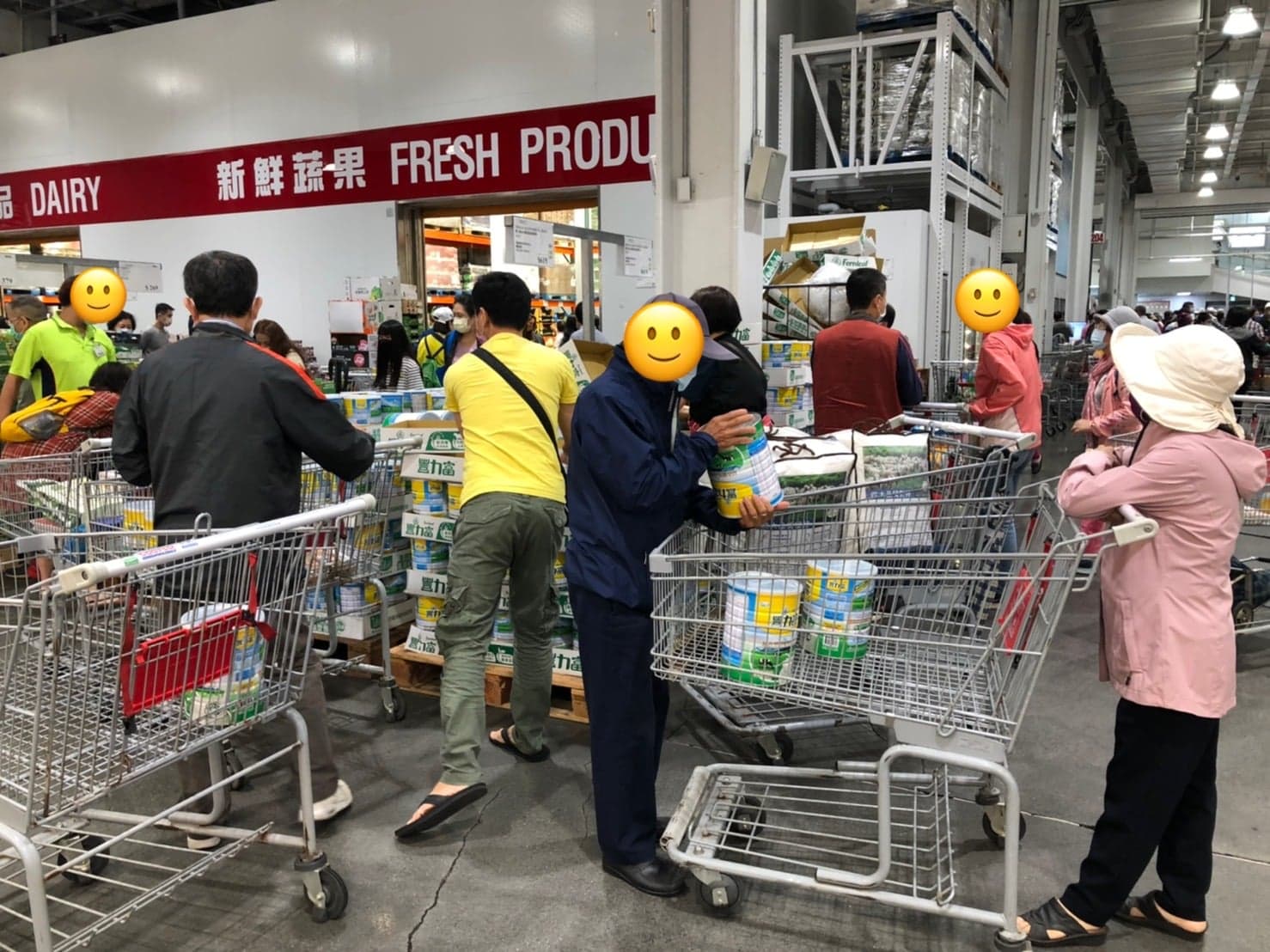 「豐力富紐西蘭頂級純濃奶粉」在好市多限時折價150元。(翻攝「Costco好市多 商品經驗老實說」臉書社團)