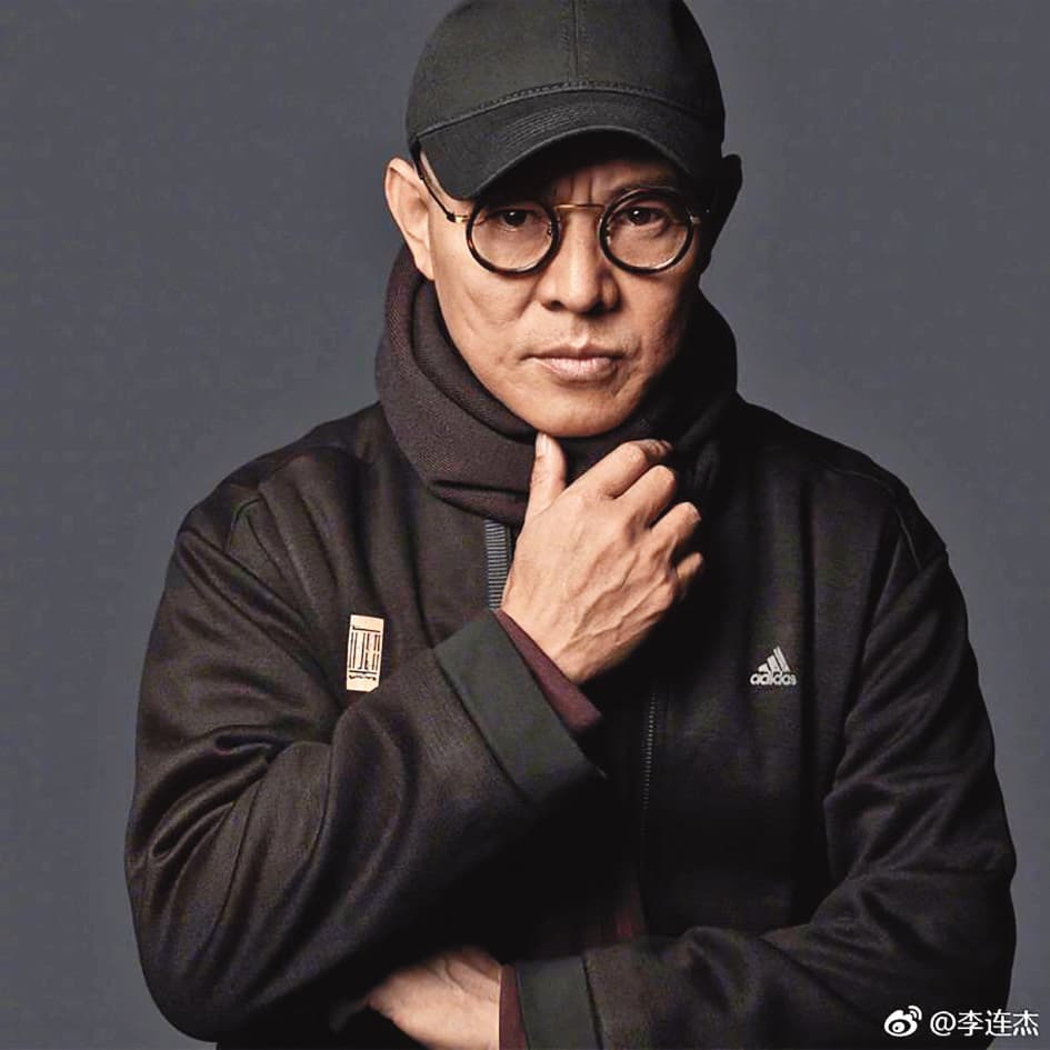 多年前李連杰為了利智與前妻離婚,妻女三人在美國曾流落街頭,而李連杰賺來的錢都拿來幫利智還債。(翻攝自李連杰微博)