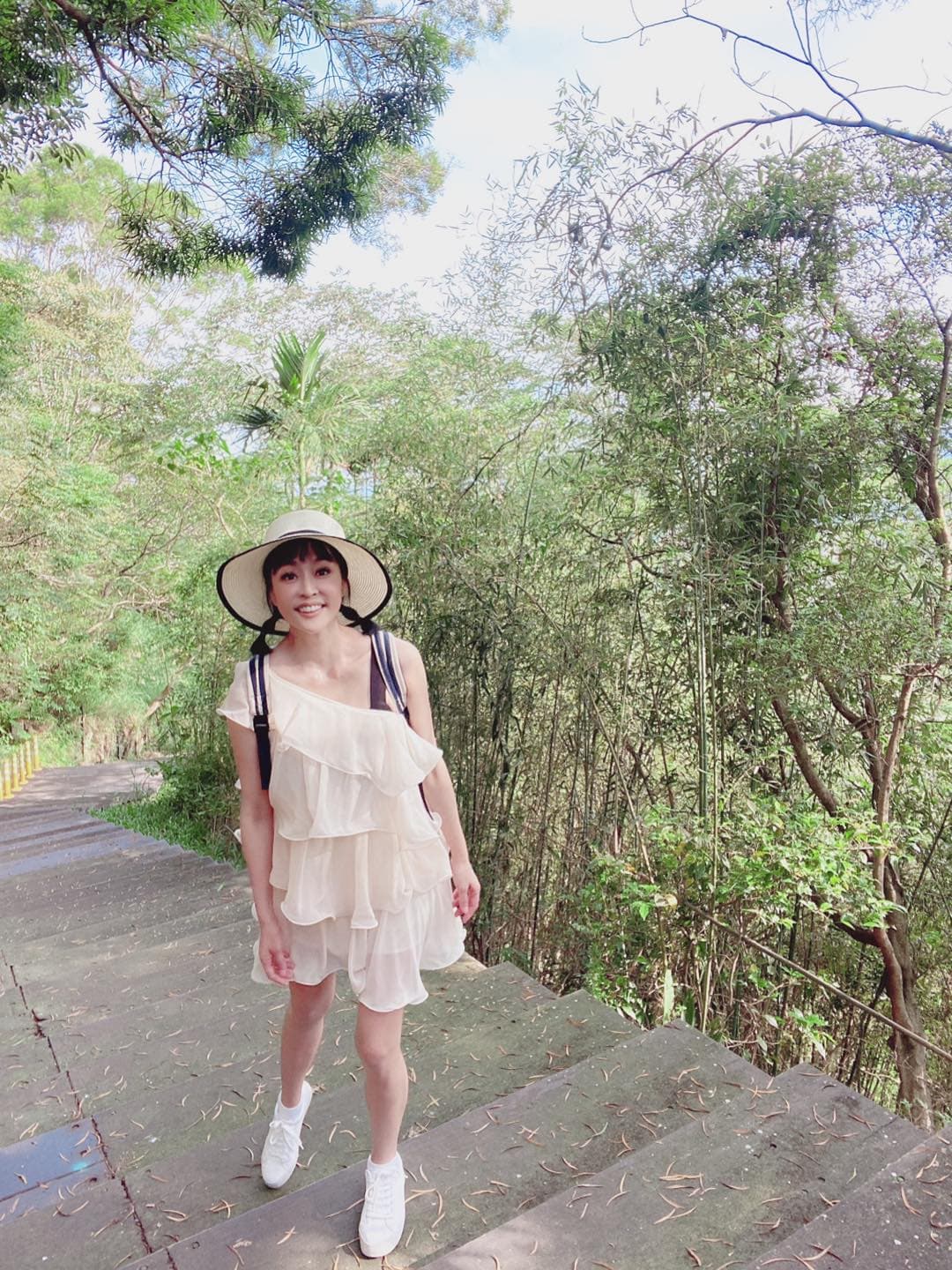 唐玲2019年發現罹癌,如今康復正式復出。(翻攝唐玲臉書)